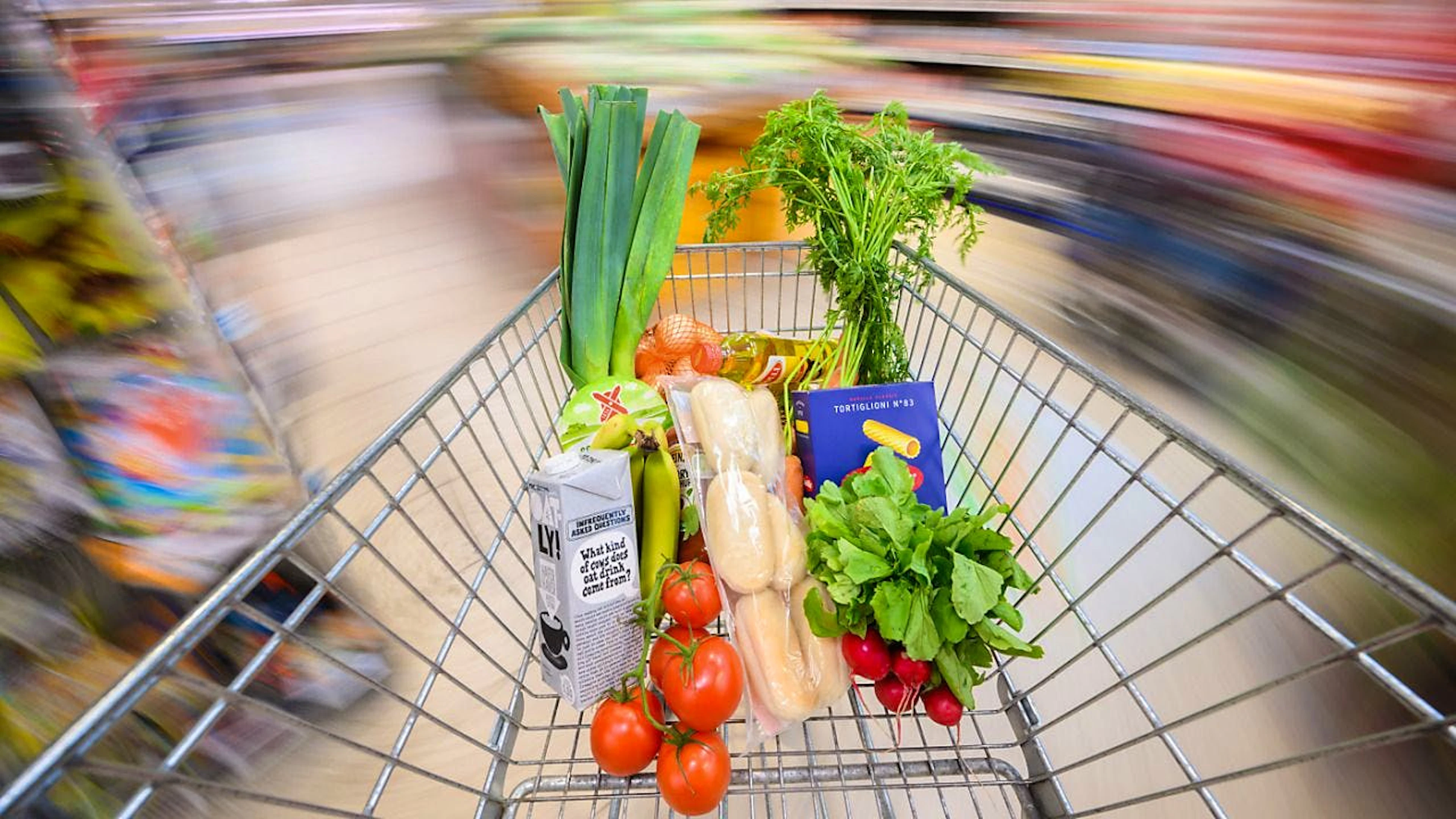 Steigende Lebensmittel- und Dienstleistungspreise treiben die Inflation in Deutschland nach oben. Ökonomen erwarten allerdings keine Teuerungswelle.(Symbolbild)