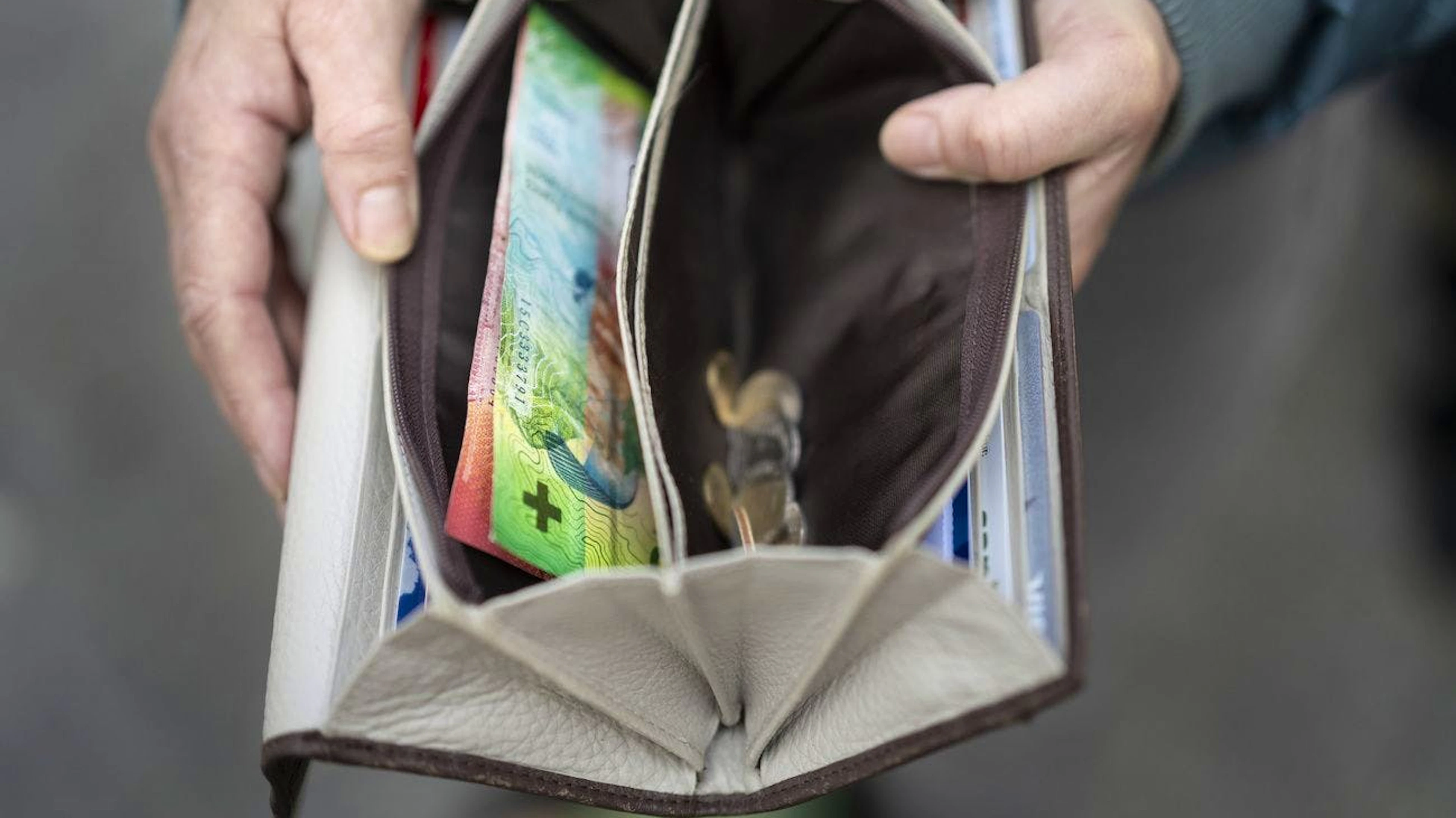 Das Geld wird auf den Konten immer schlechter verzinst. (Symbolbild)