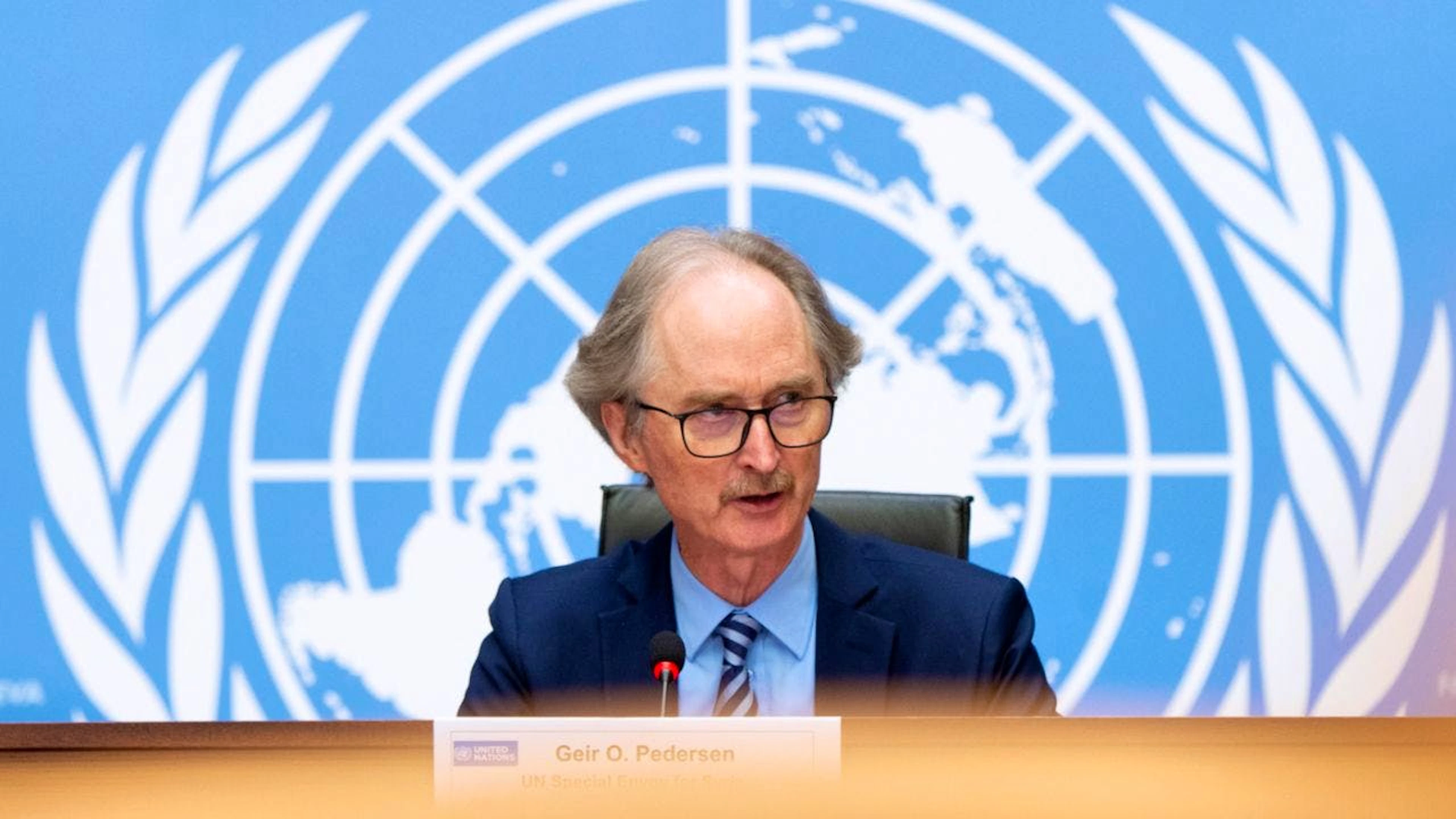 ARCHIV - Der UN-Sondergesandte für Syrien, Geir Otto Pedersen, informiert die Presse nach einer Verhandlungsrunde. Foto: Violaine Martin/UN Geneva/dpa