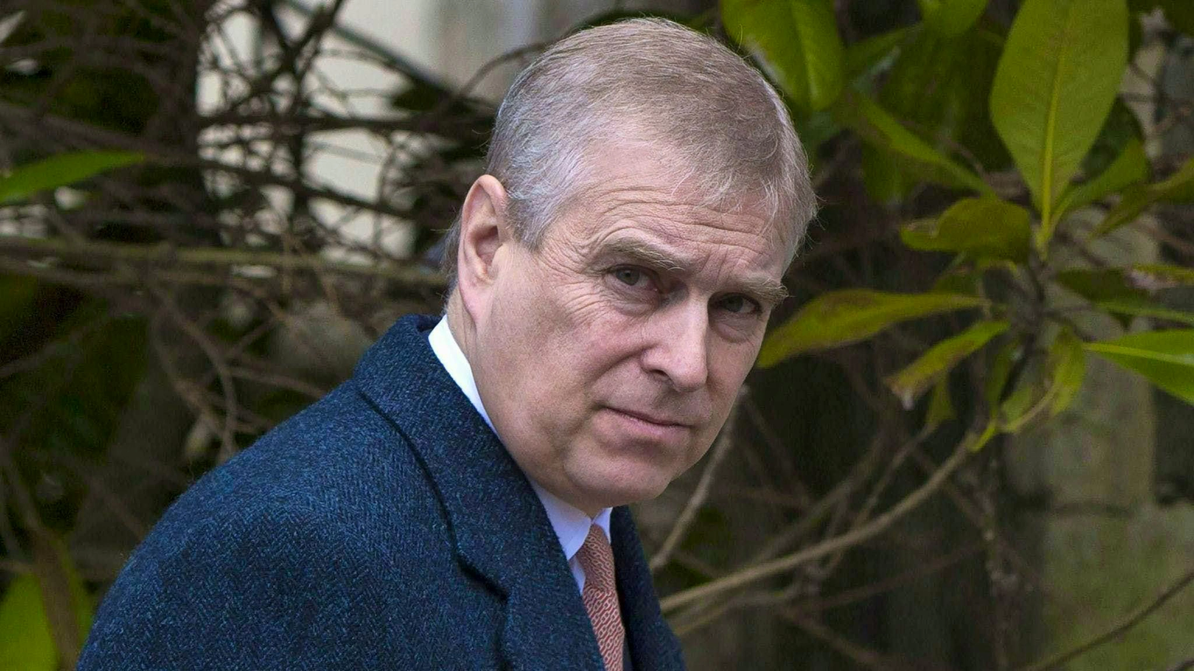 Non passa quasi anno senza che il principe Andrea sia coinvolto in uno scandalo.