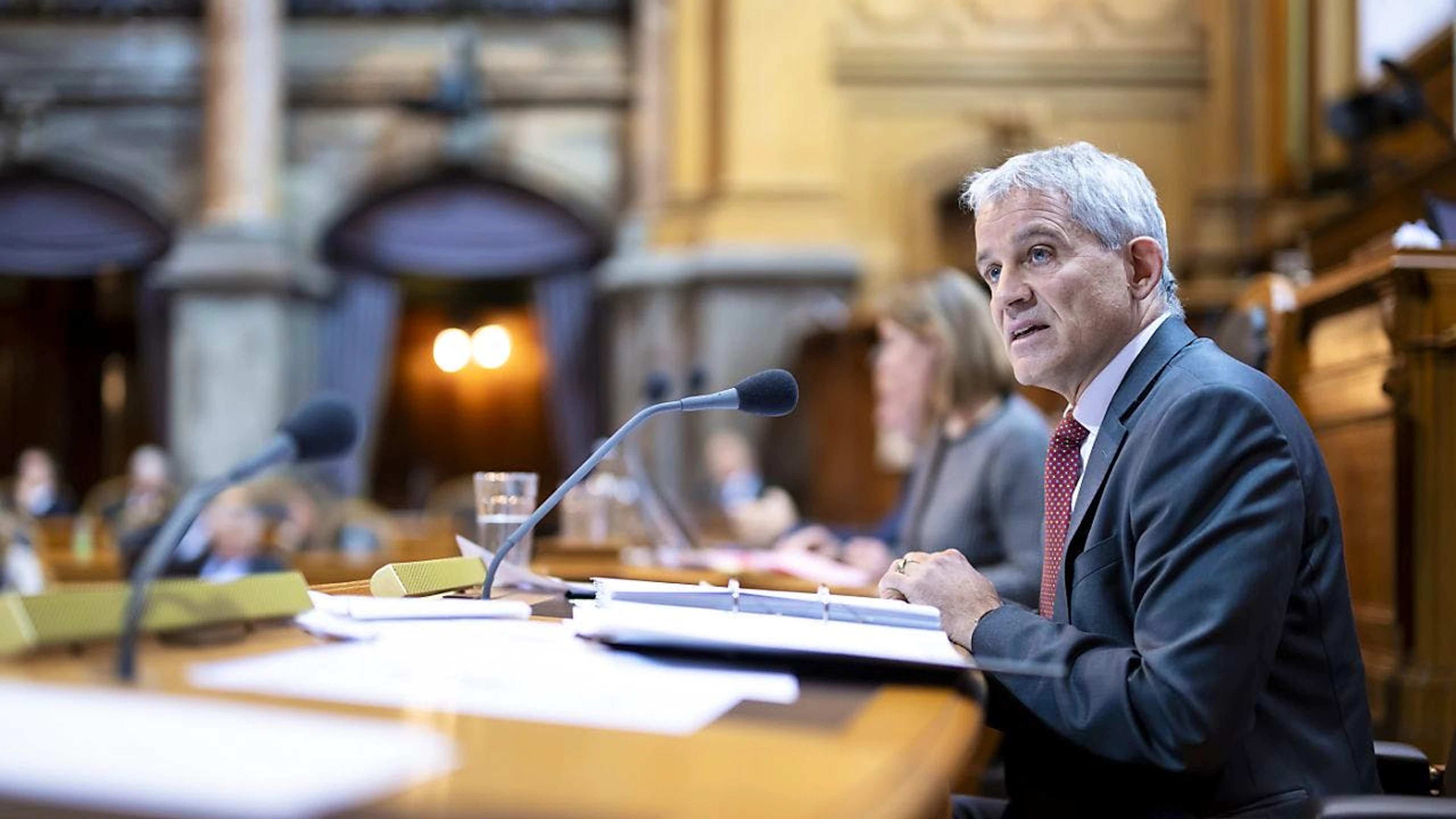Le ministre de la justice Beat Jans est favorable à l'inscription du "stalking" dans le code pénal suisse, mais a mis en garde contre des attentes trop élevées (archives).