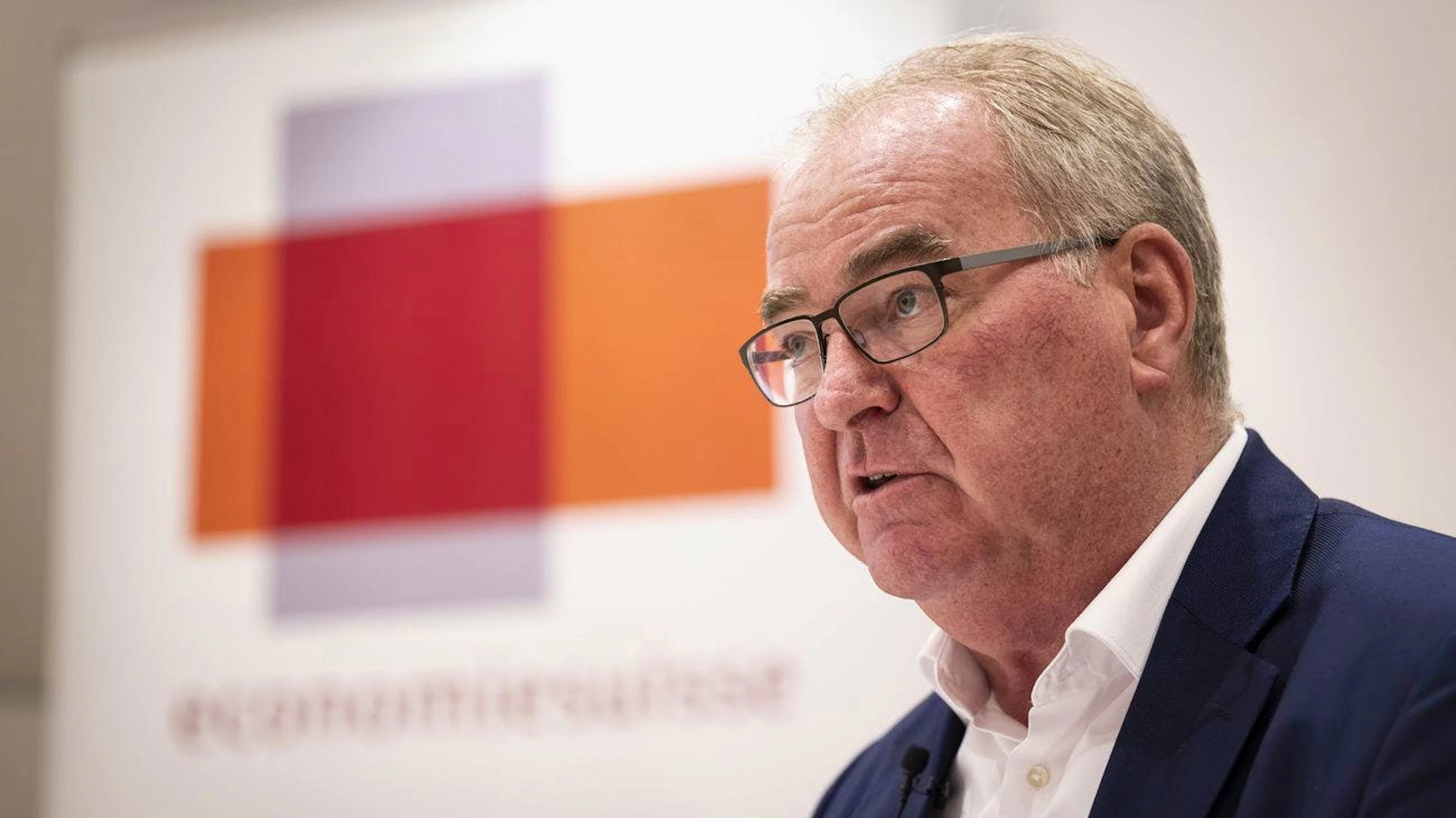 Economiesuisse-Präsident Christoph Mäder hat sich für eine eigenständige Steuerung der Zuwanderung in der Schweiz ausgesprochen. (Archivbild)