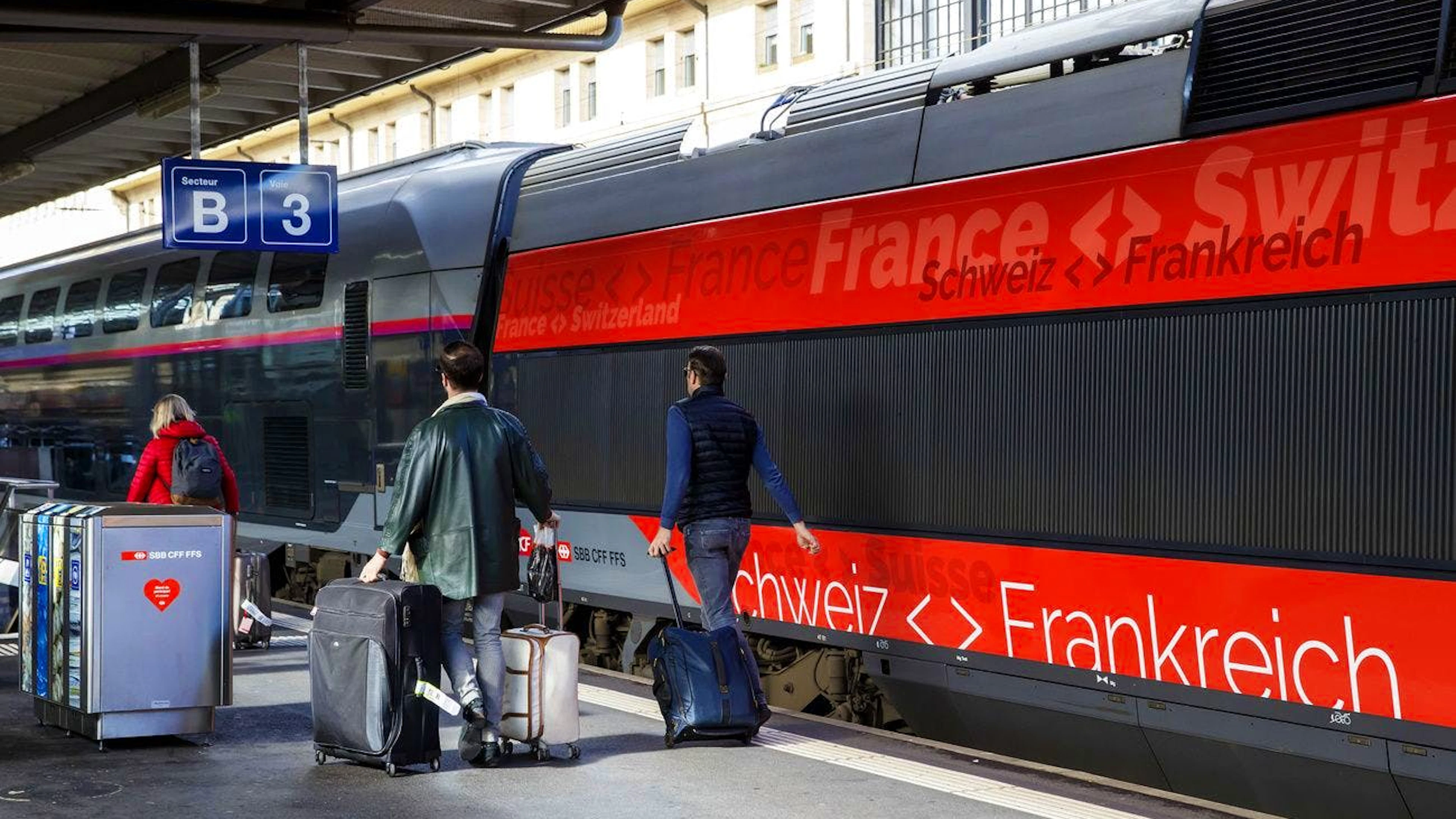 Des criminels ont obtenu frauduleusement un crédit auprès de la société CembraPay au nom d'un particulier et ont acheté des billets de train pour Paris. (image d'illustration)
