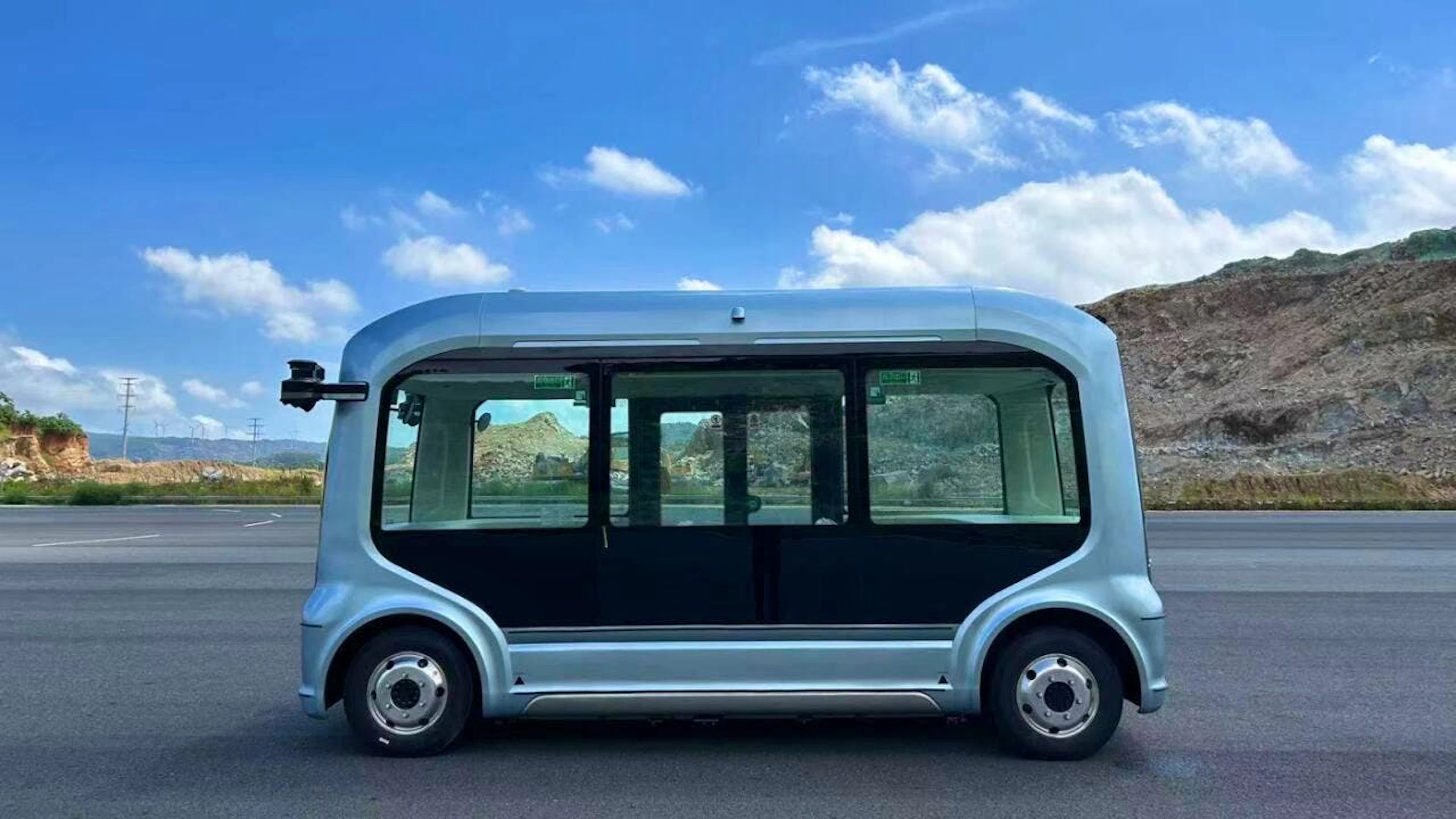 L'aéroport de Zurich teste un véhicule à conduite autonome pour le transport de personnes travaillant sur le site.