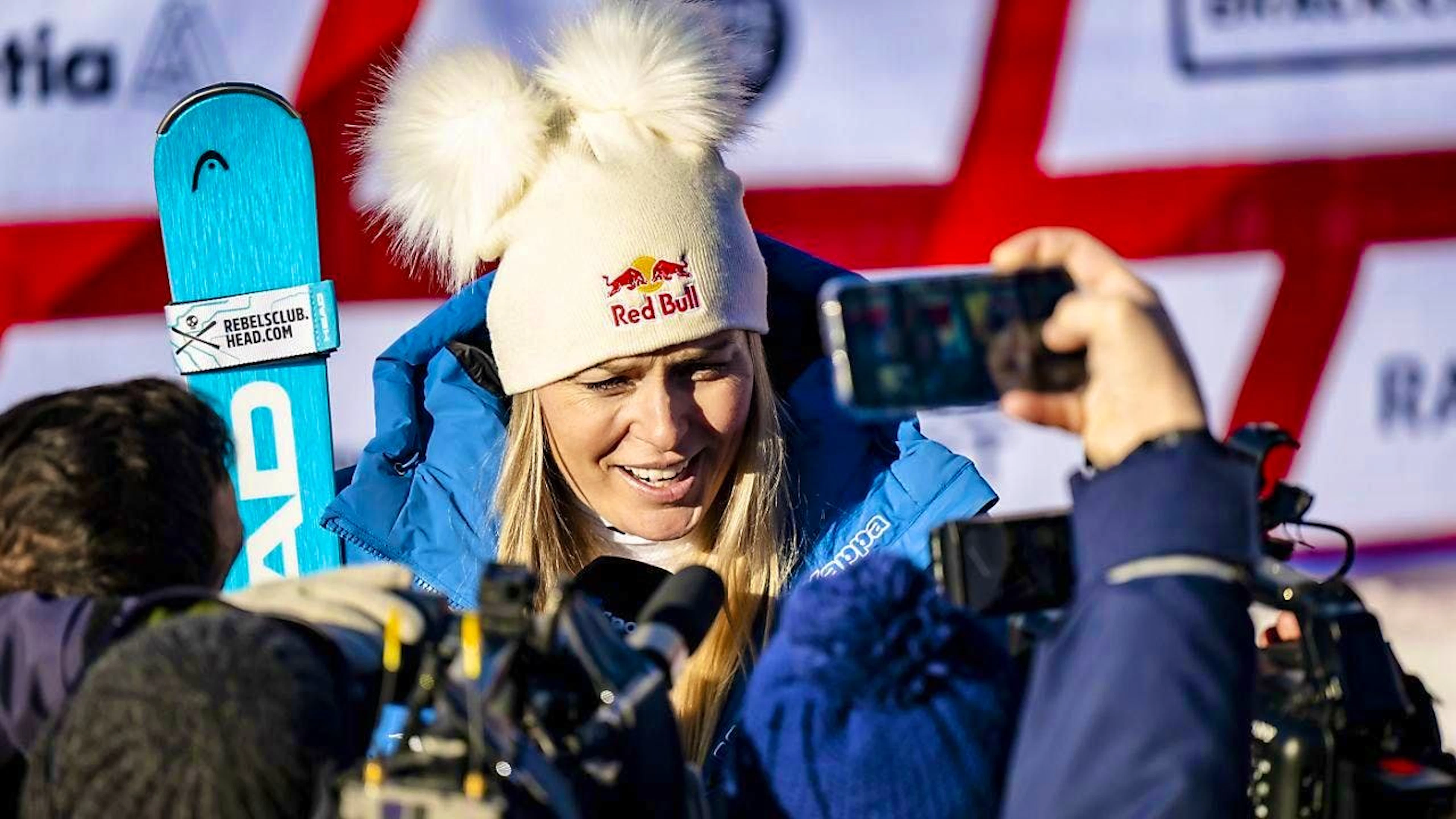 A 40 anni, Lindsey Vonn torna ad attirare l'attenzione del mondo dello sci.