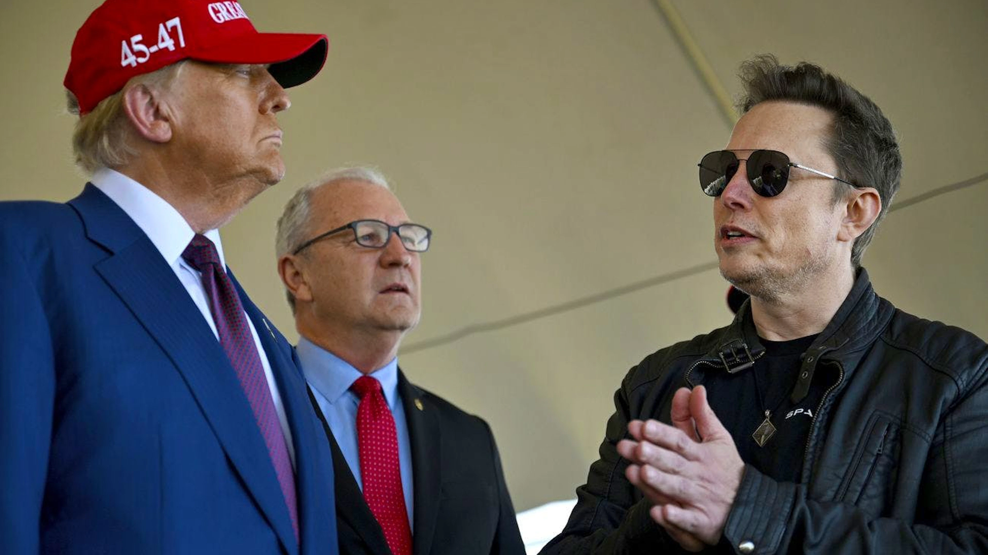 «J'aime être accompagné de gens intelligents», a développé Donald Trump, assurant qu'Elon Musk n'était pas en train de «récupérer la présidence» (archives).