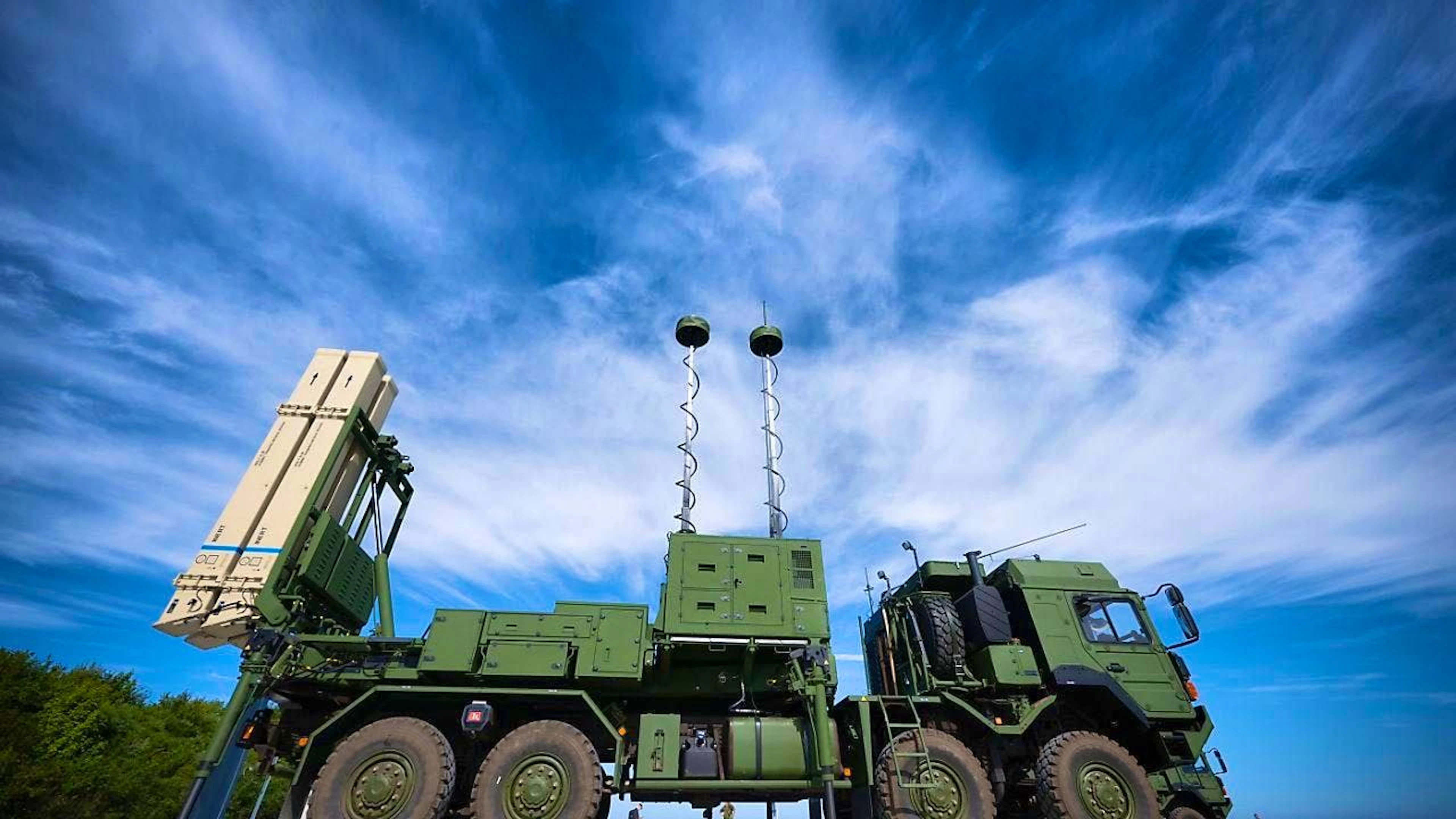 ARCHIVE - A launcher of the IRIS-T SLM air defense system from Diehl Defence stands on a plate during the presentation of the European Air Defence Academy in the Todendorf barracks. Photo: Sebastian Gollnow/dpa