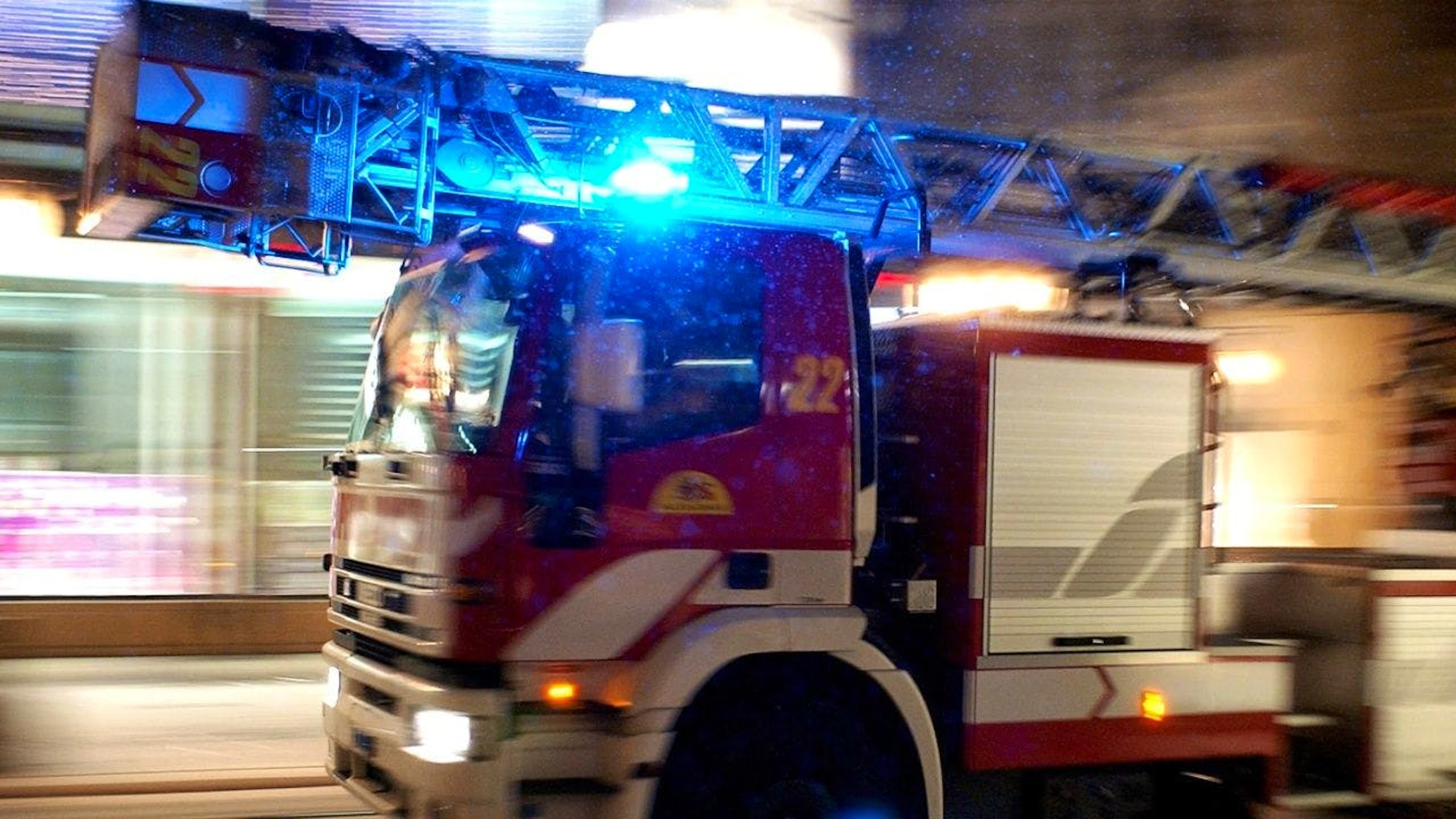 Die Feuerwehr fand in Sevelen SG ein Maiensäss in Vollbrand vor. (Symbolbild)