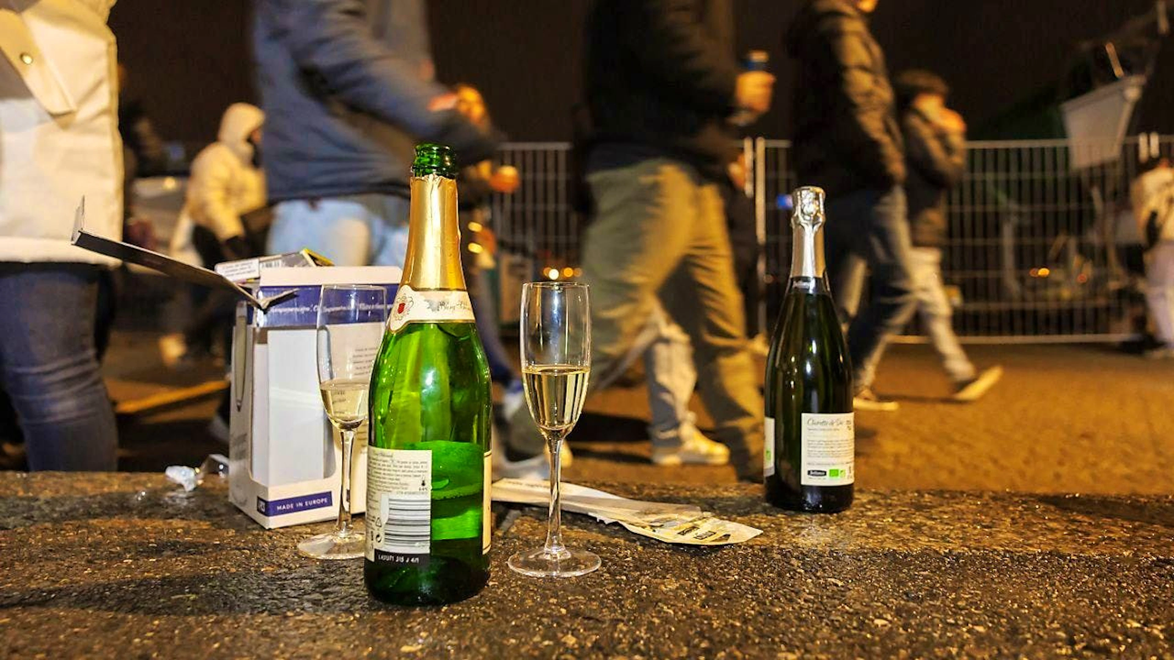 For many people, alcohol is part of the New Year's Eve celebrations. (archive picture)