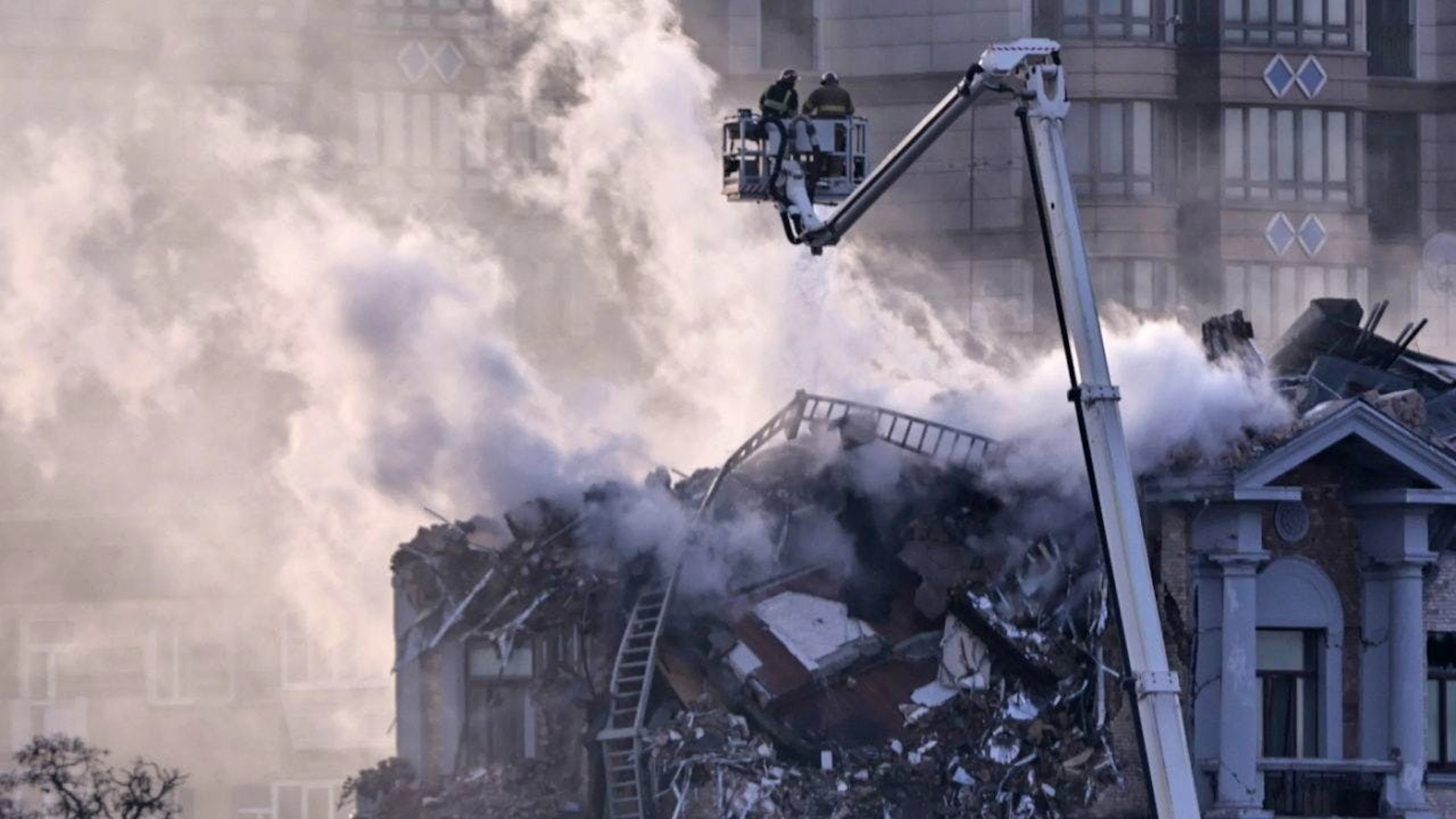 Immeuble résidentiel frappé par un drone mercredi à Kiev.