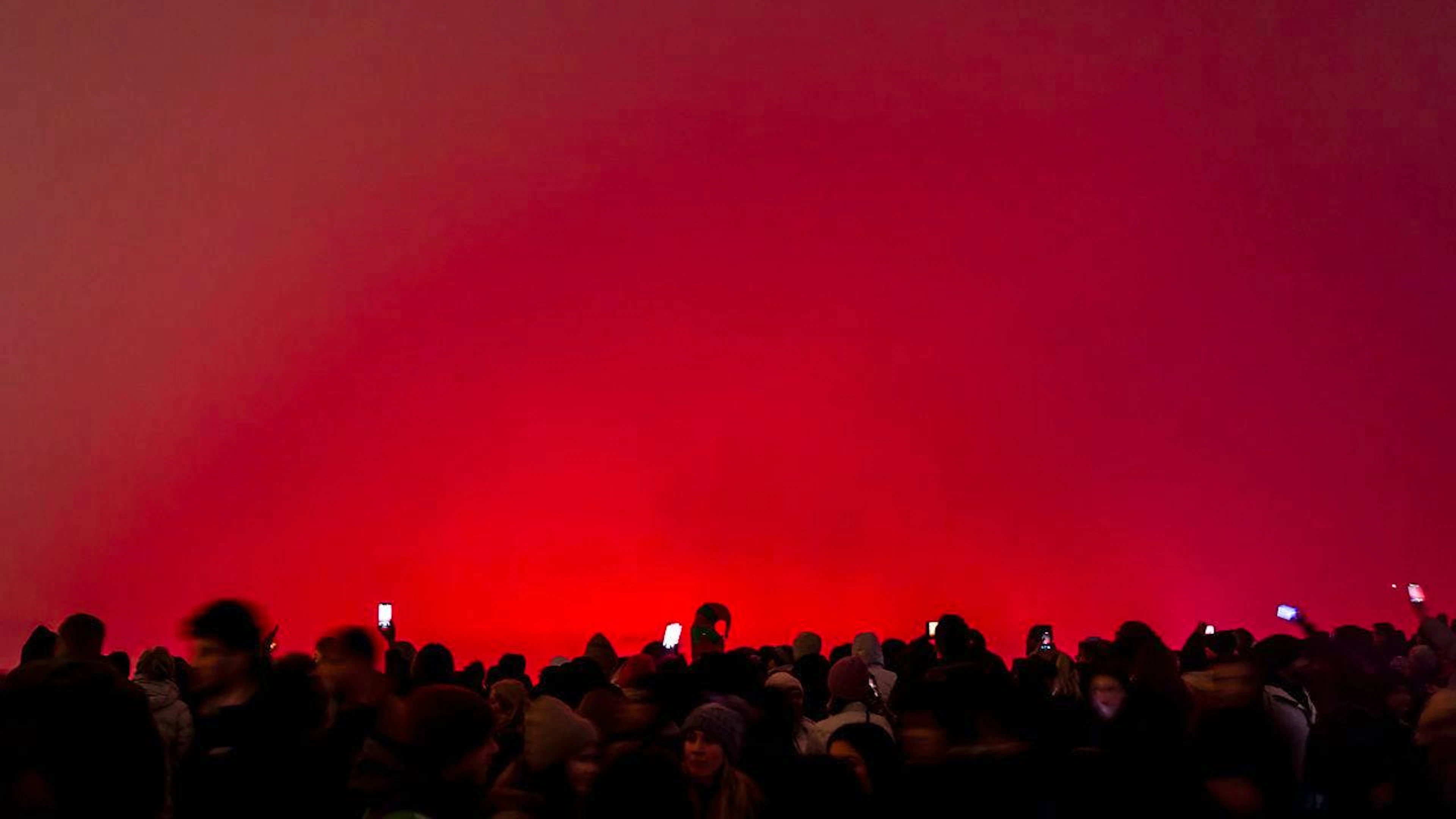 Der dichte Nebel überdeckte die Silvesternacht am Zürcher Seebecken beim Feuerwerk mit speziellem Licht.