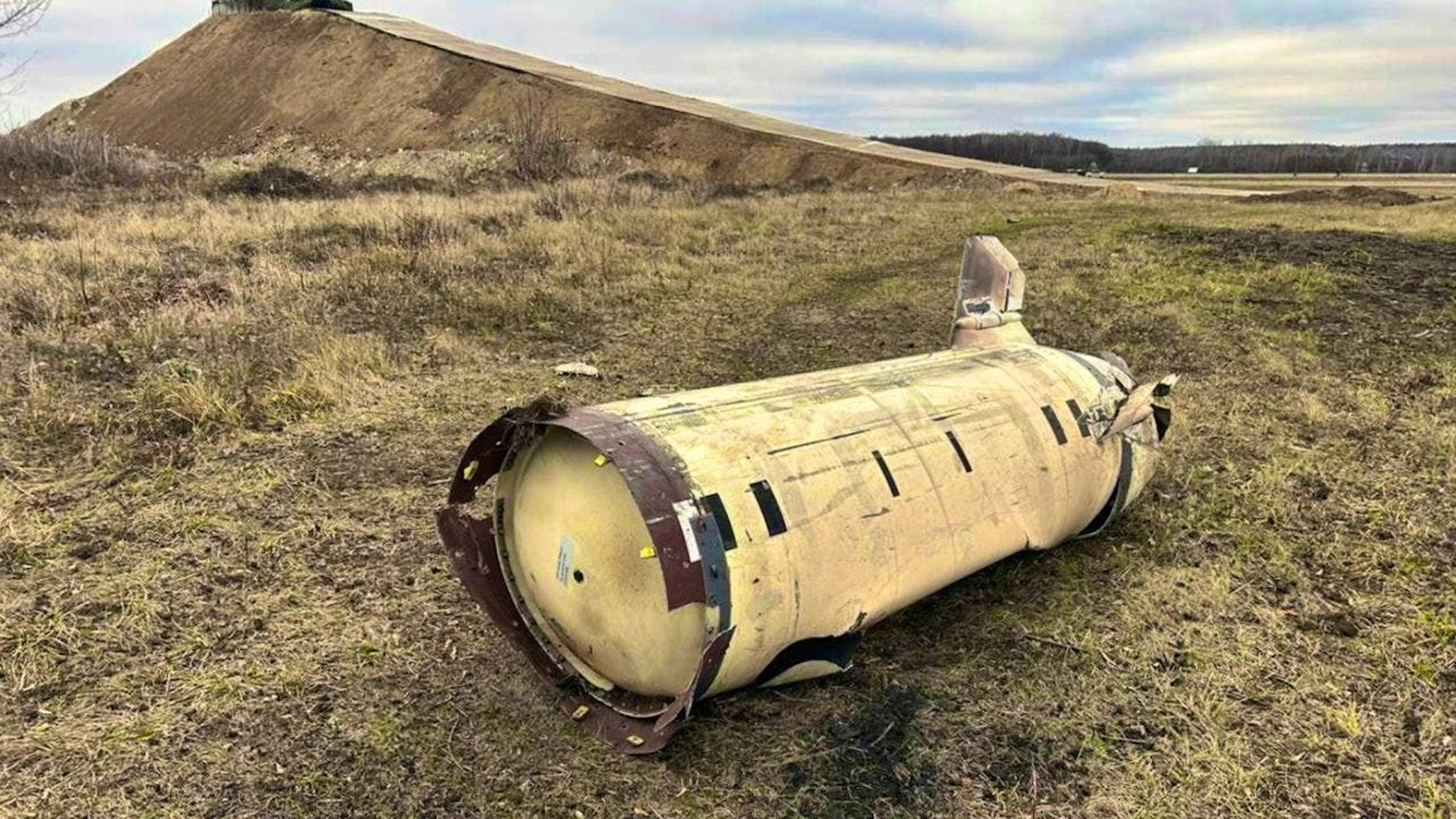 HANDOUT - This photo released by the Russian Defense Ministry Official Telegram Channel via AP shows the debris of an ATACMS missile found at the Kursk-Vostochny airport site in Russia. Photo: Uncredited/Russian Defense Ministry Official Telegram Channel via AP/dpa/Archive image