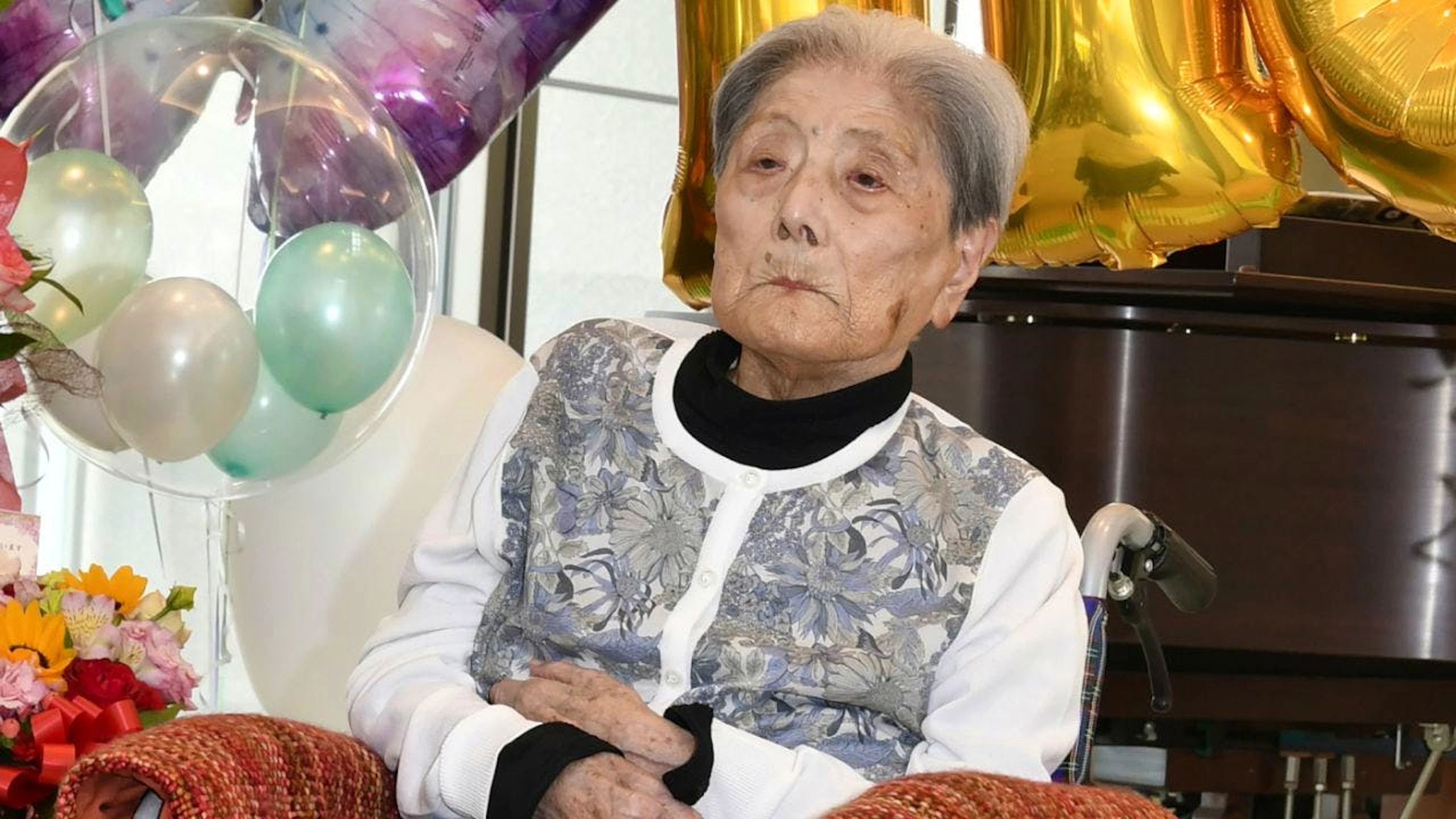 La giapponese Tomiko Itooka nel giorno del suo 116esimo compleanno, lo scorso 23 maggio.
