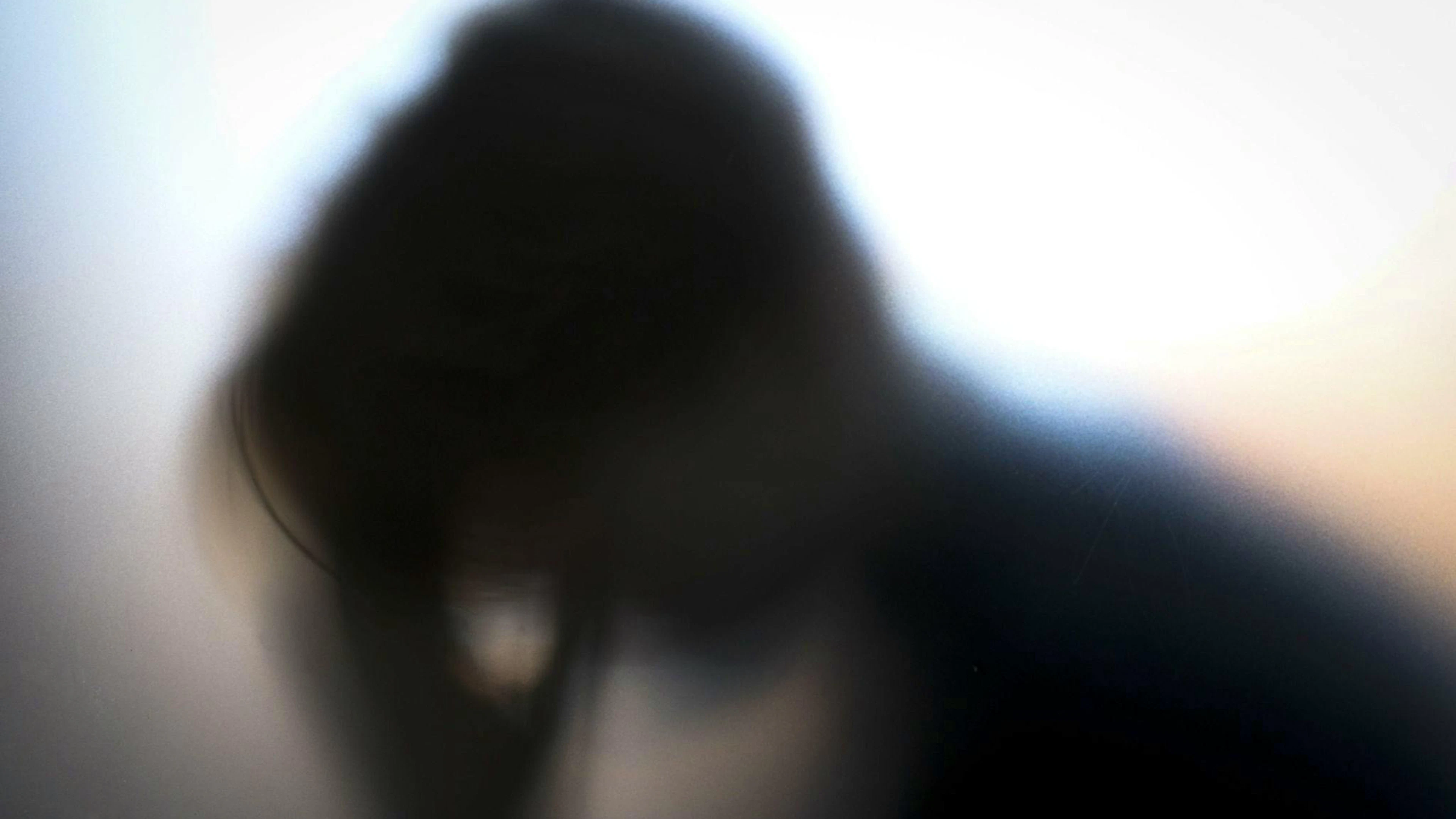 Eine Depression lässt die Welt oft sehr düster erscheinen. Ist die Krankheit ansteckend? (Symbolbild)