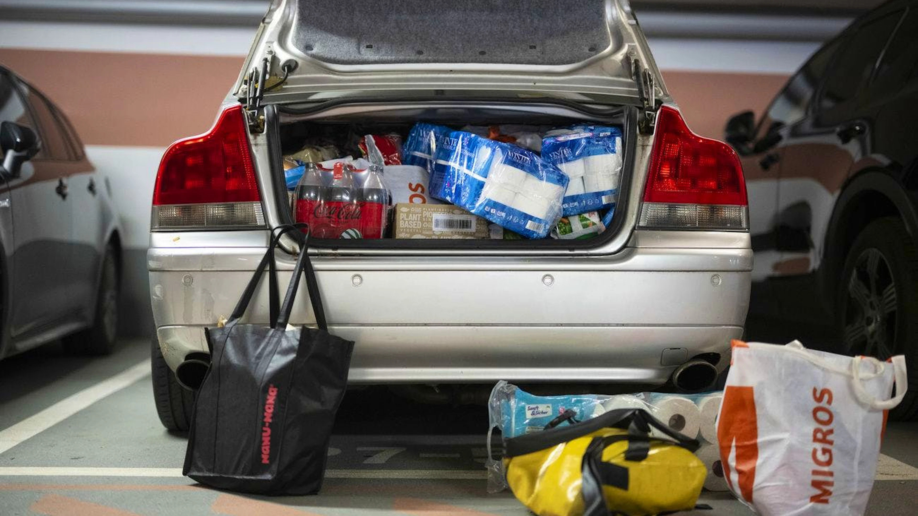 Einkaufen ennet der Grenze kann für Schweizer teuer werden. (Symbolbild)
