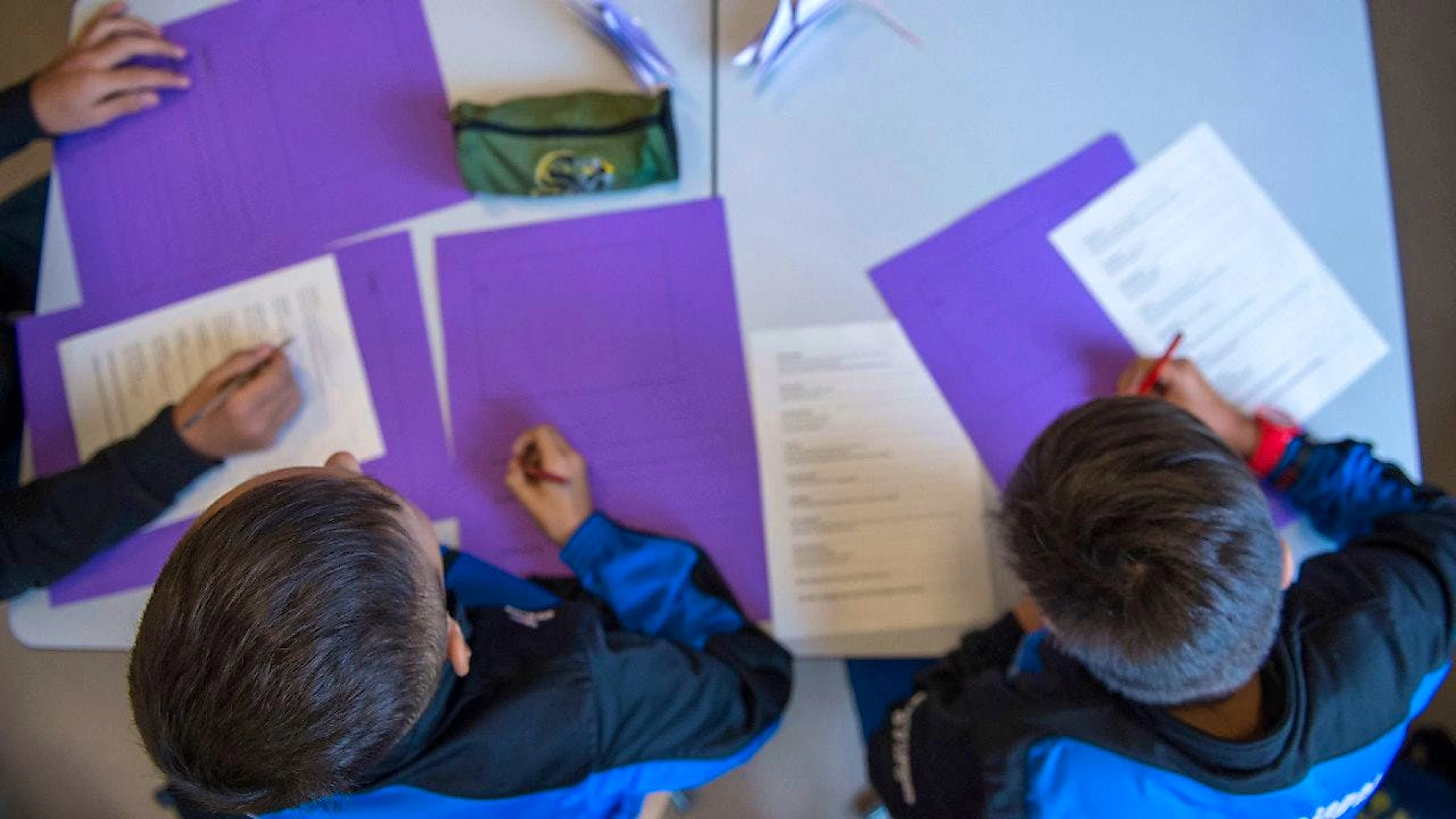 Neu entscheidet das Jahreszeugnis in der 6. Klasse, in welchen Leistungszug der Sekundarschule man kommt. Auf dem Bild sind Schüler Sekundarschule Theobald Baerwart zu sehen. (Archivbild)