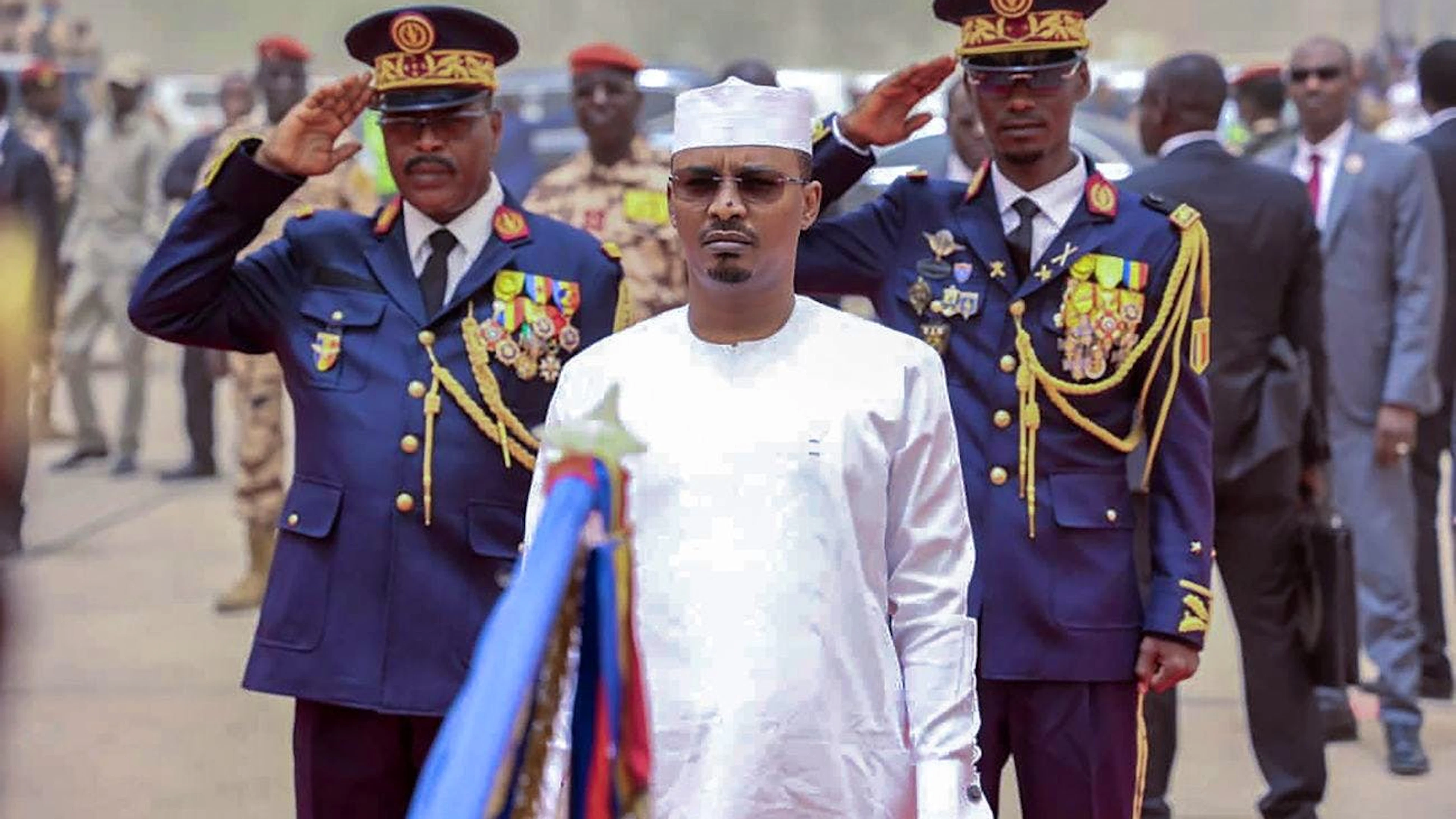 Le chef de l'Etat, Mahamat Idriss Déby Itno, se trouvait au palais présidentiel au moment de l'attaque, a indiqué le ministre, sans plus de précision.