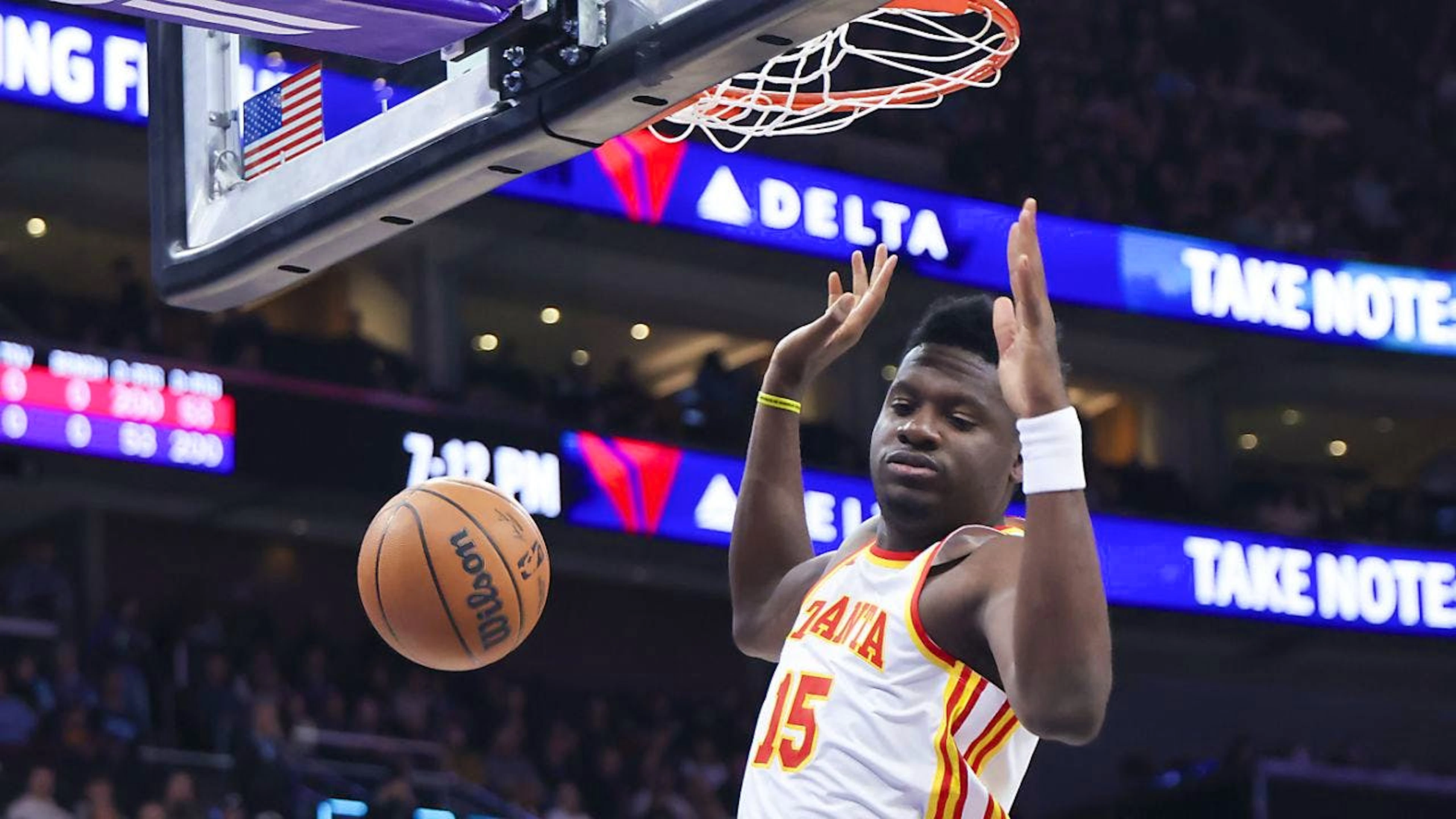 Clint Capela ist ein NBA-Spieler der Atlanta Hawks.