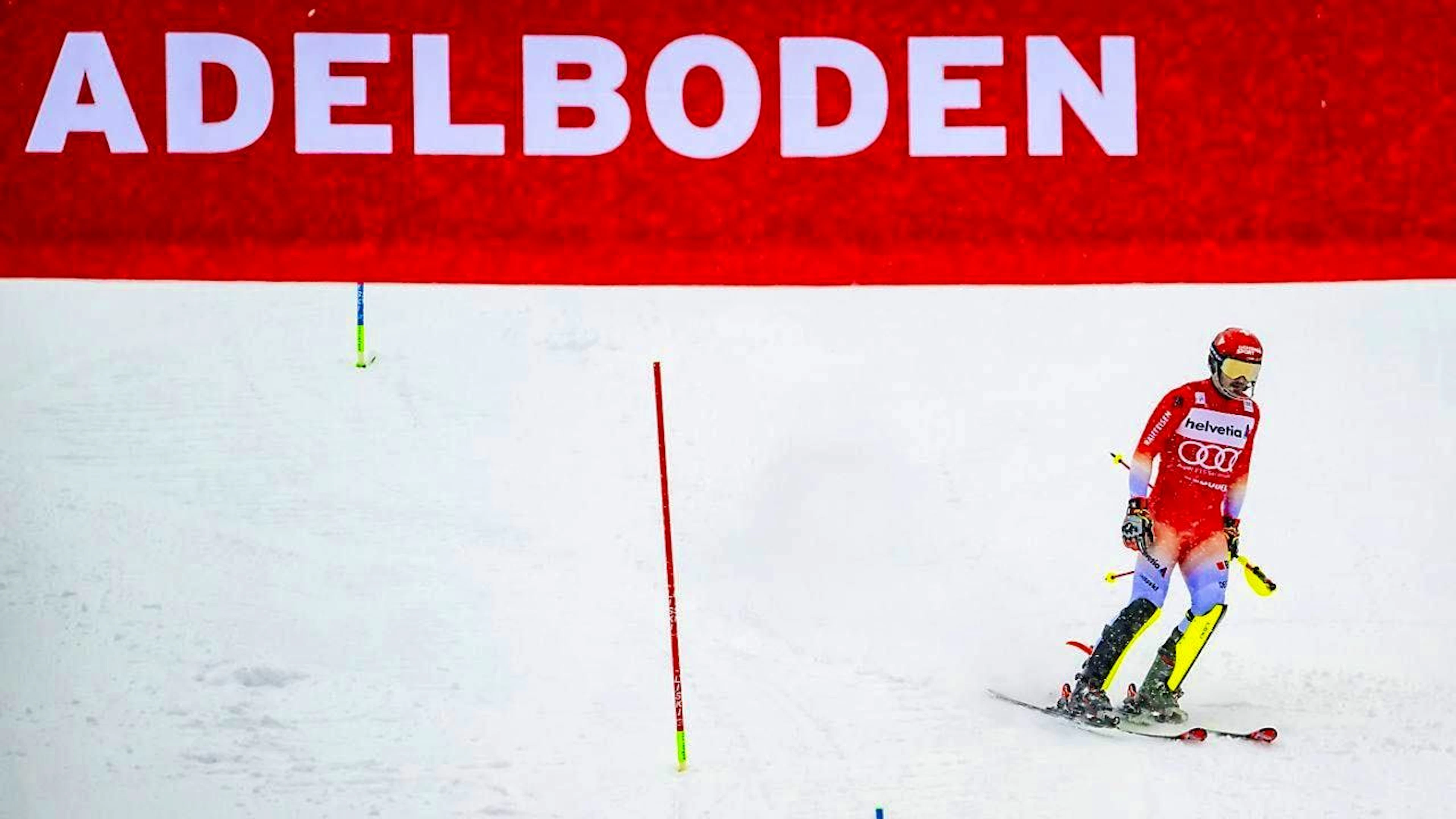 Loïc Meillard is eliminated for the first time this season and after four podium finishes in five slaloms