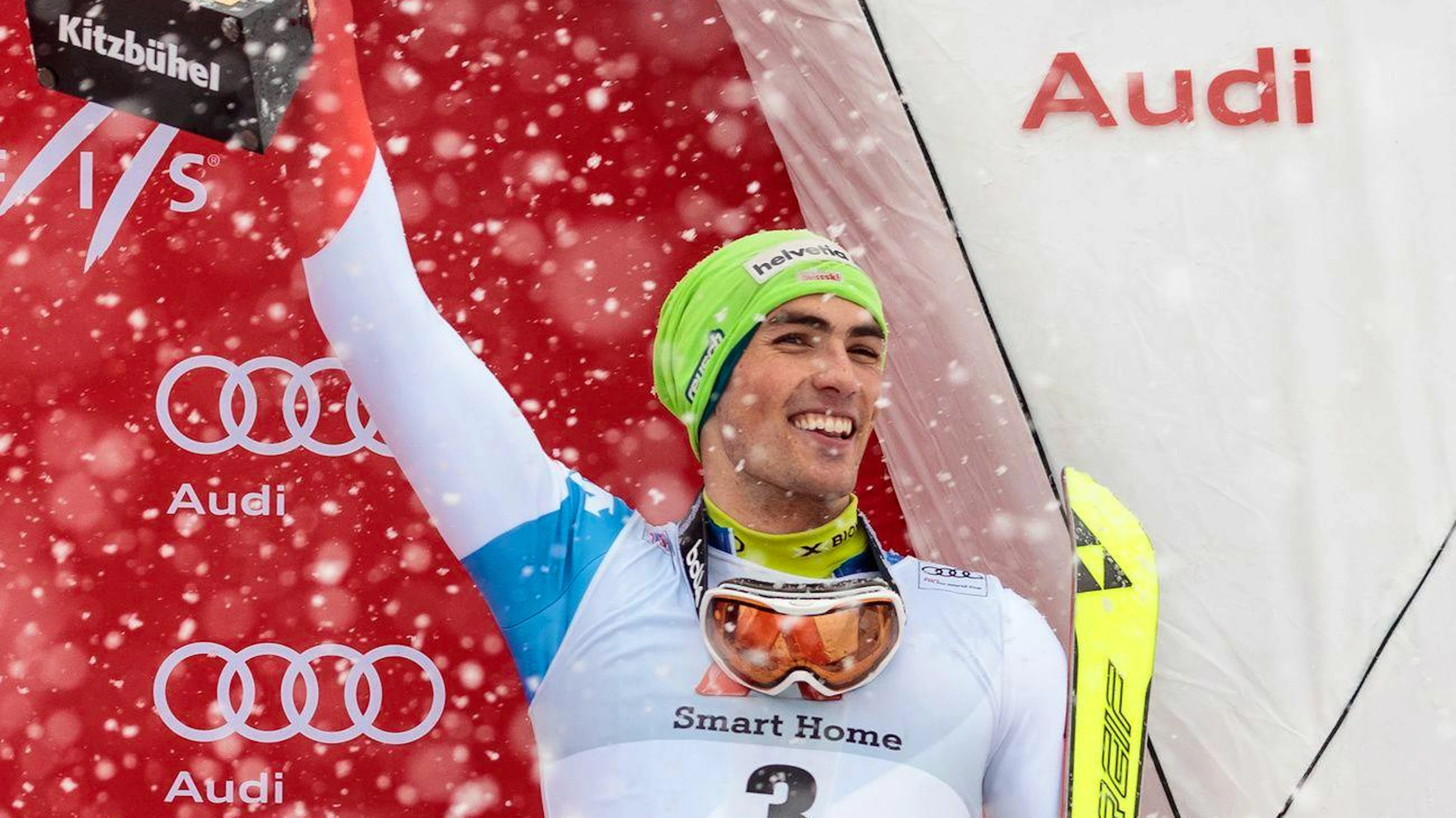 Daniel Yule feiert in Kitzbühel sein Weltcup-Debüt und sechs Jahre später seinen ersten Podestplatz.