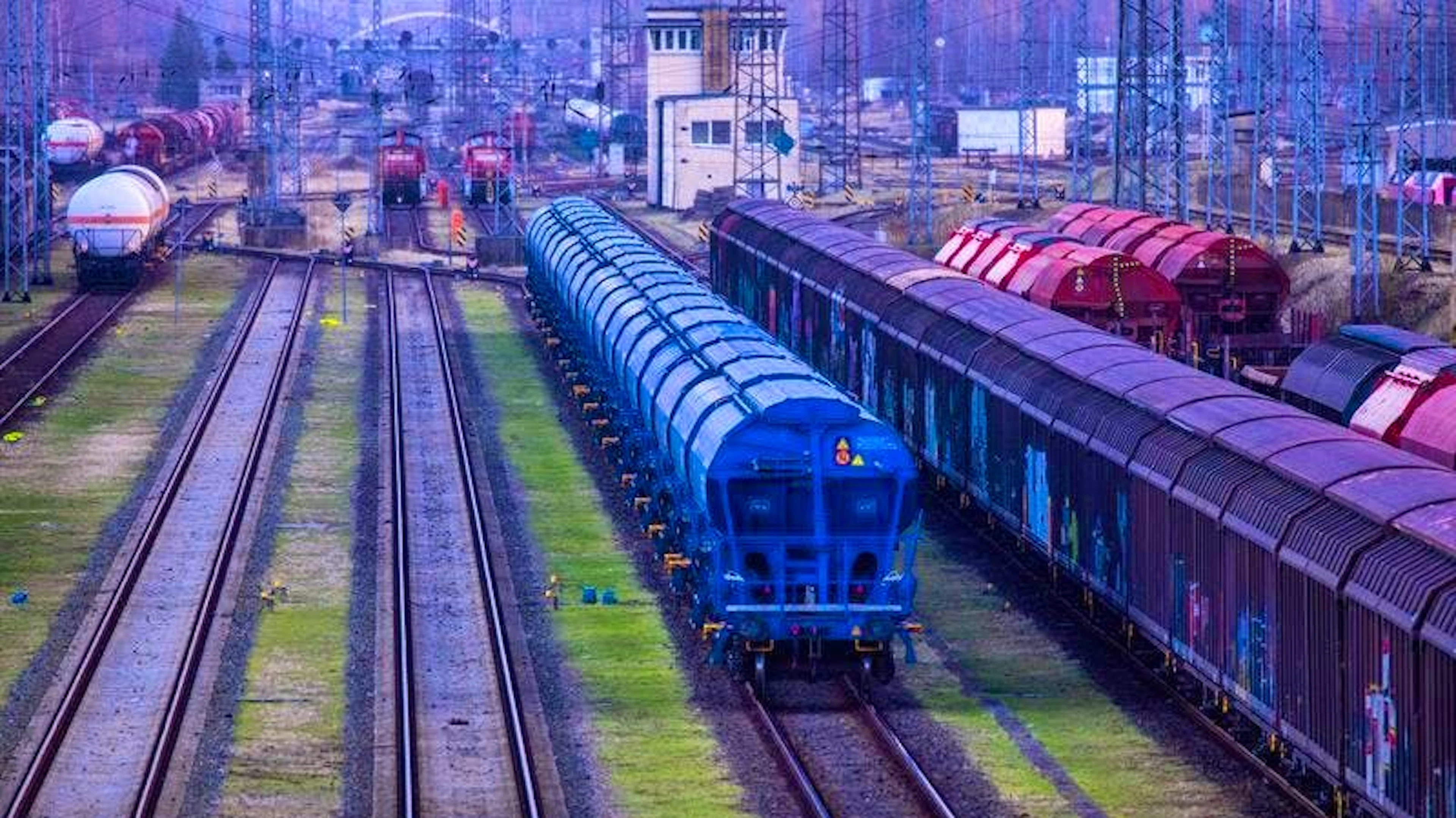The freight train was not loaded with dangerous goods and probably stopped automatically when the driver fell asleep.