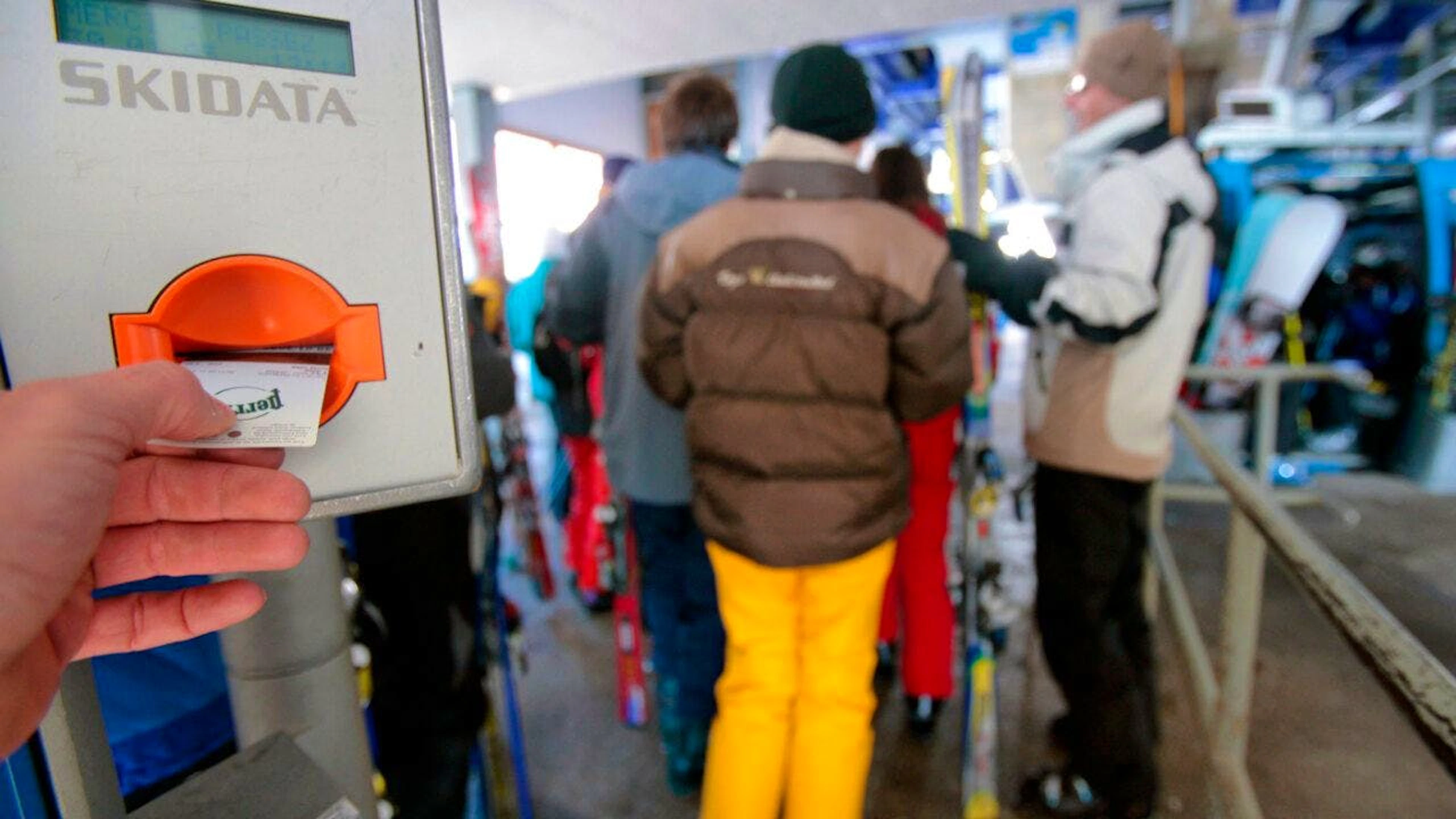 Dass gewisse Skigebiete die Maximal- und Minimalpreise ihrer Skibillette nicht ausweisen, stört den Konsumentenschutz Schweiz. (Archivbild)