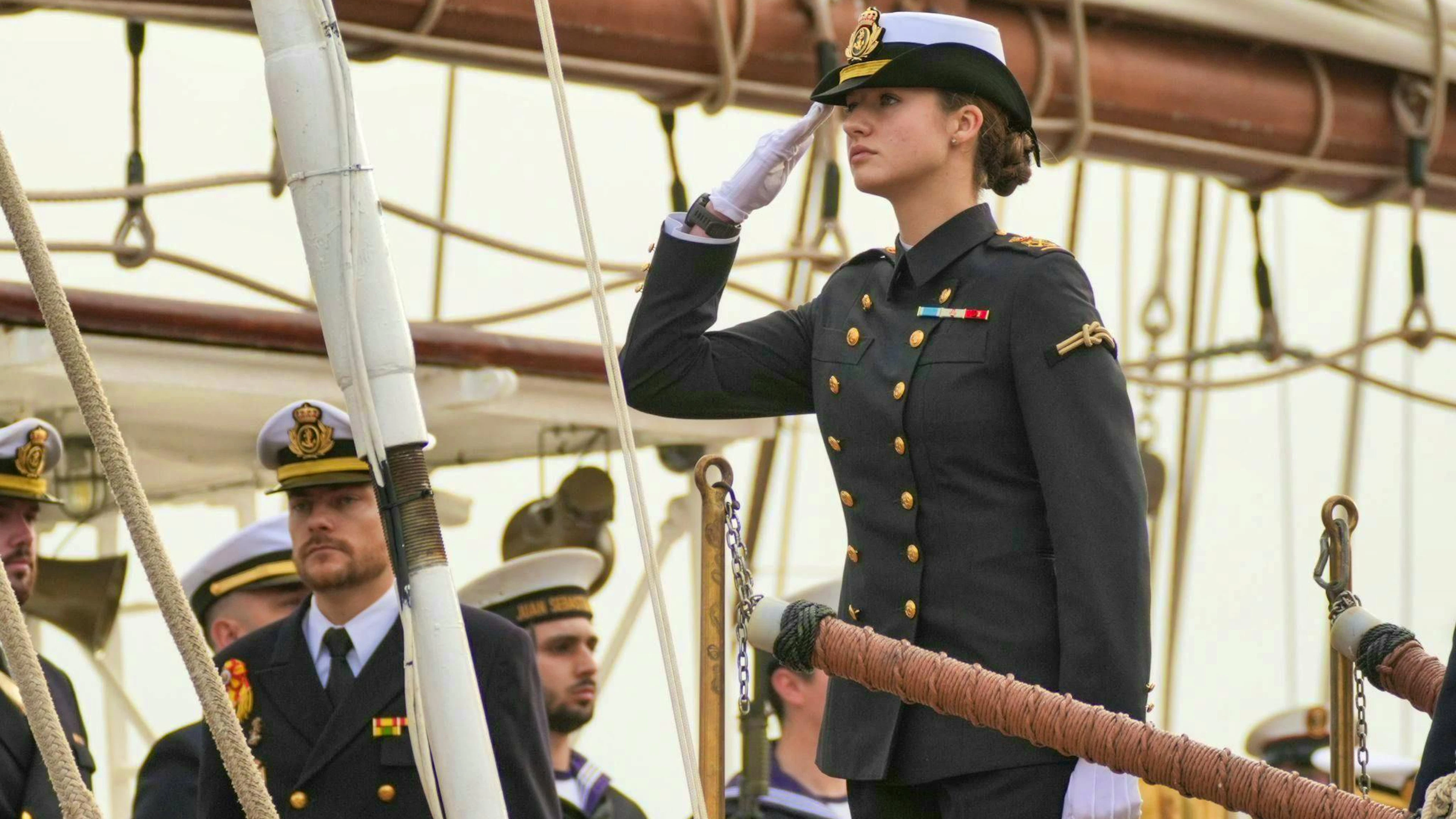 La principessa spagnola Leonor sta completando tre anni di addestramento militare.
