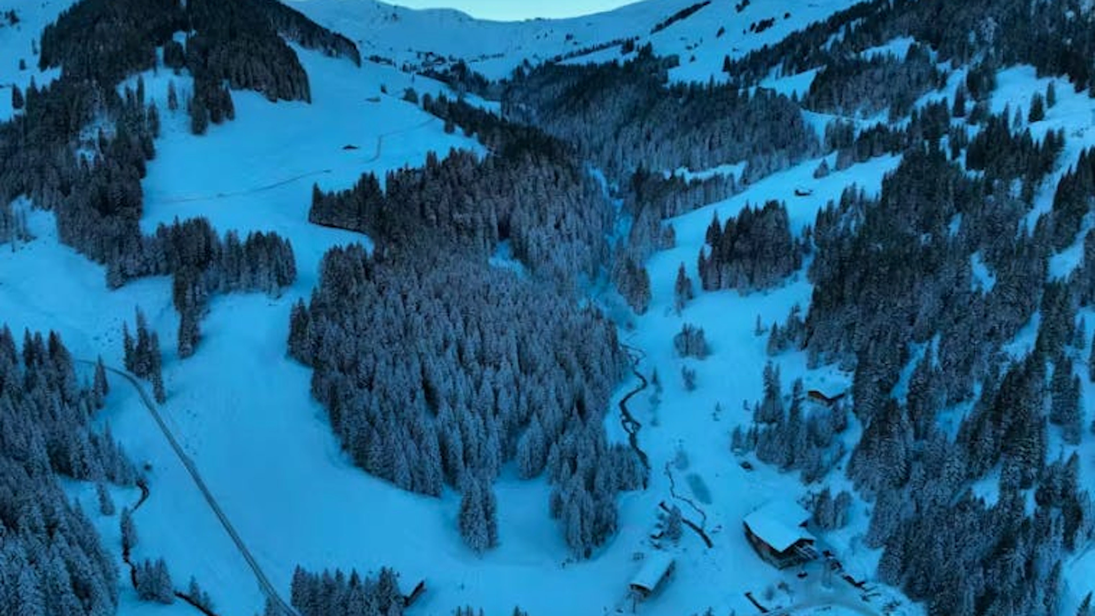 Am Montag ist im Skigebiet Adelboden-Lenk ein Skifahrer verunfallt.