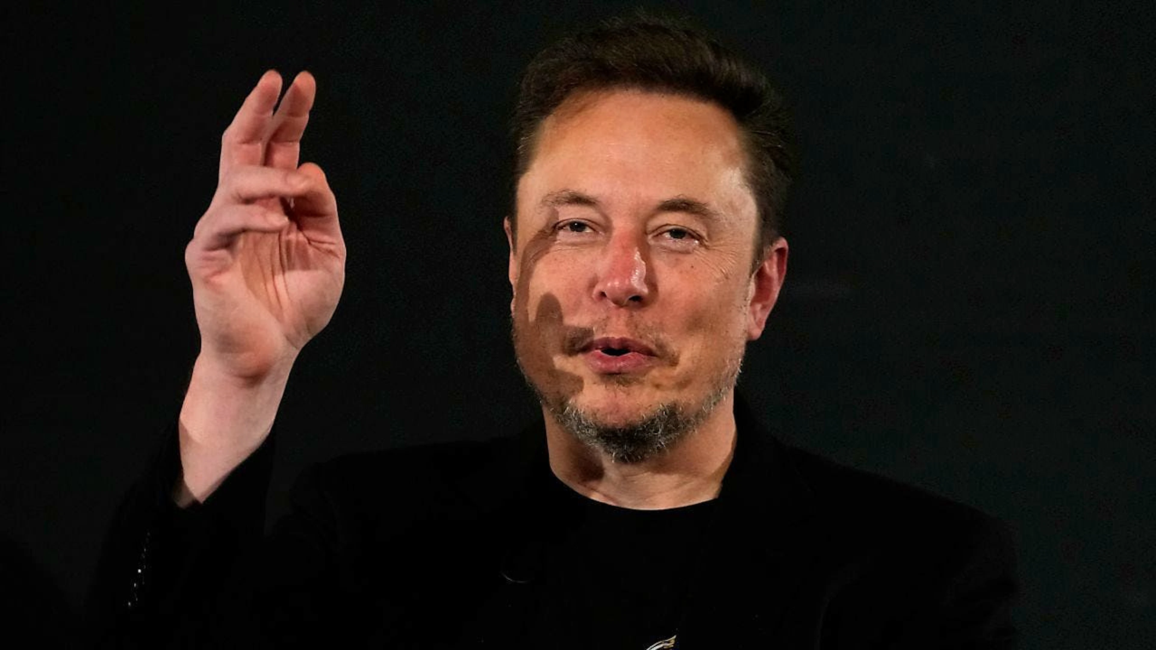 Elon Musk könnte zusätztlich zur Plattform X auch Tiktok USA übernehmen. (Archivbild)