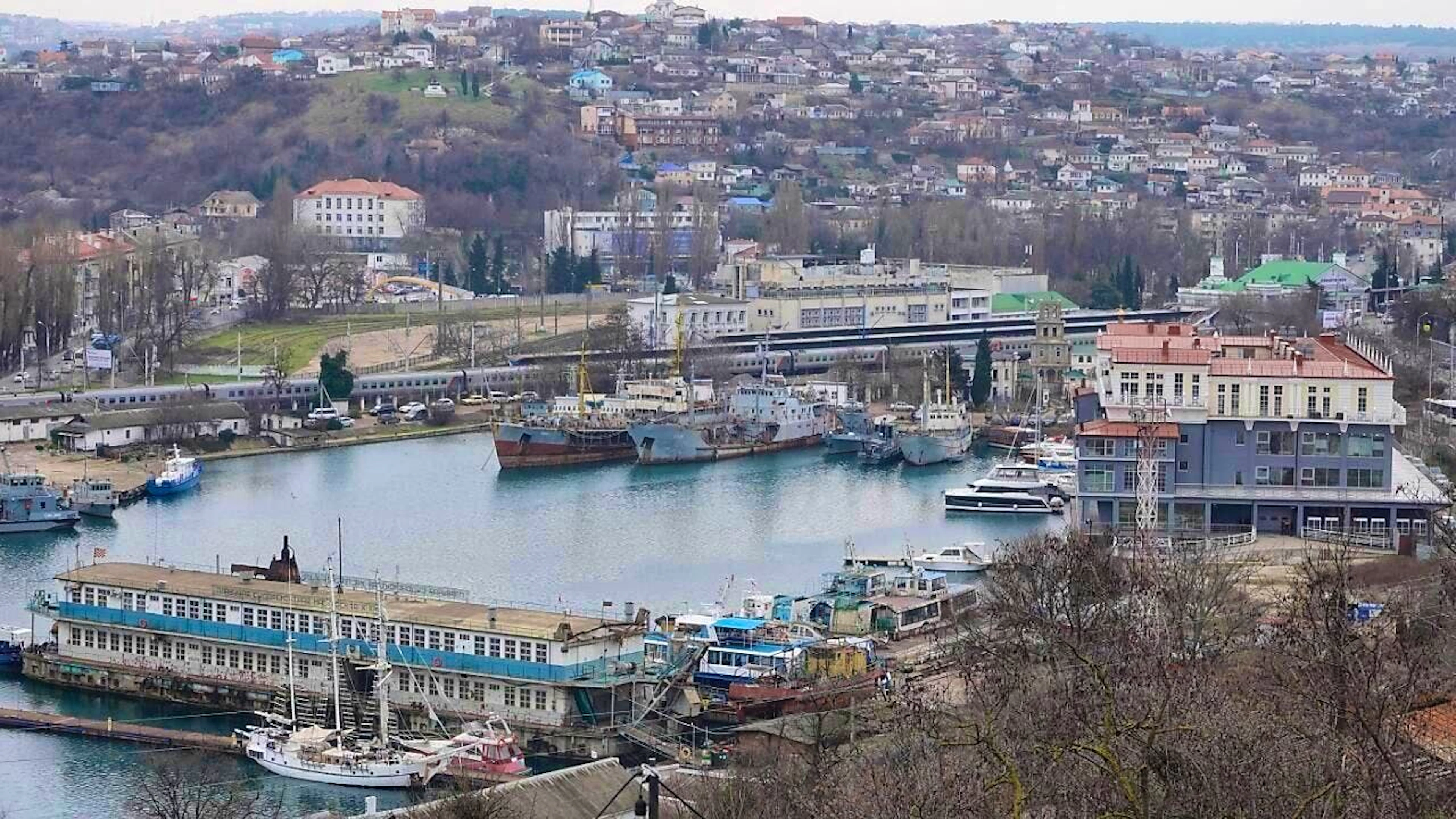 ARCHIVE - In Sevastopol, on the Russian-occupied Crimean peninsula, the view from a plateau of the port city is unobstructed into a bay where ships are parked and the train station (r) can also be seen. Photo: Ulf Mauder/dpa
