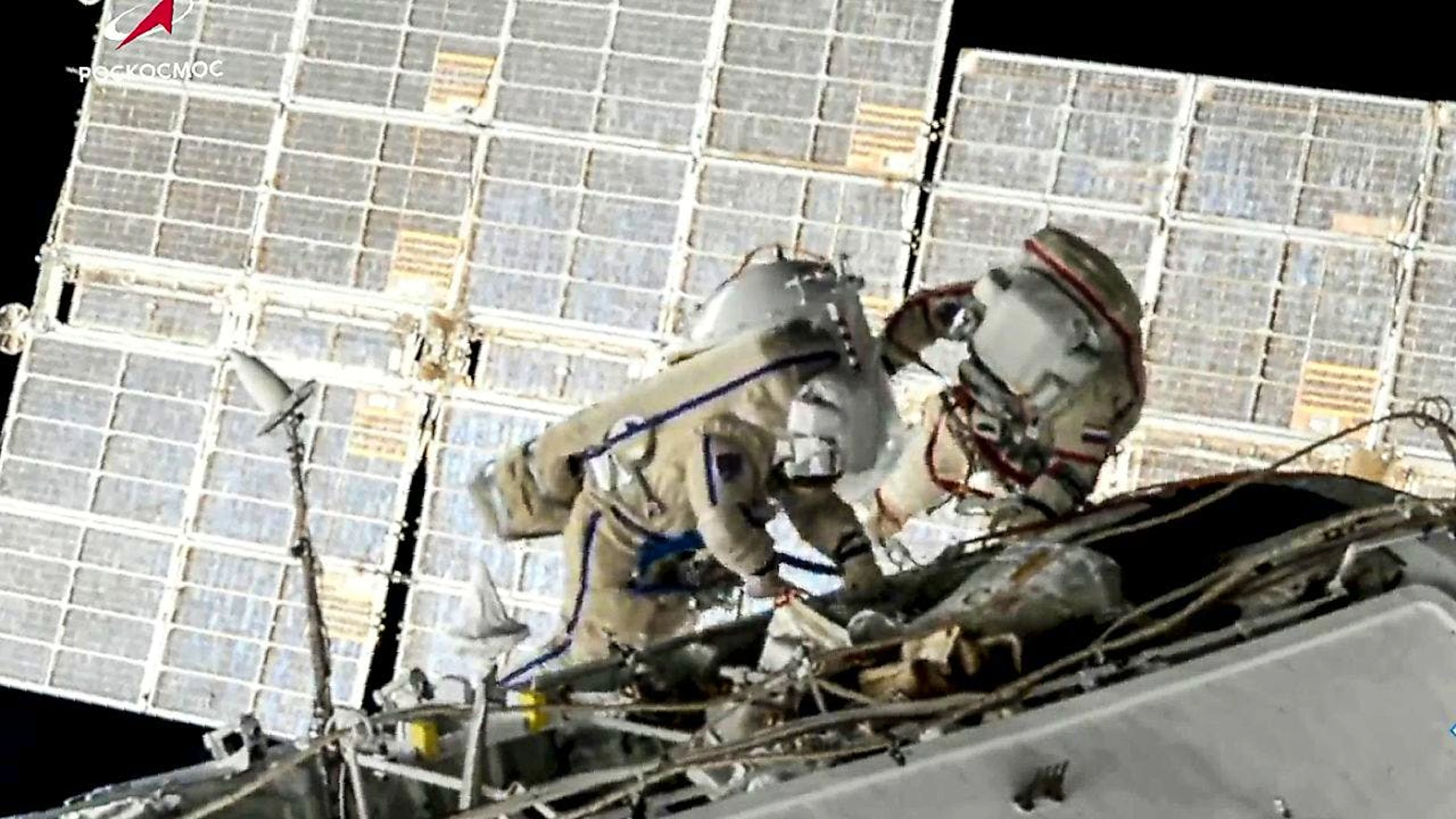 Die beiden Nasa-Astronauten ersetzten bei dem rund sechsstündigen Ausseneinsatz auf der Internationalen Raumstation ISS unter anderem defekte Lichtfilter und Reflektoren. (Archivbild)