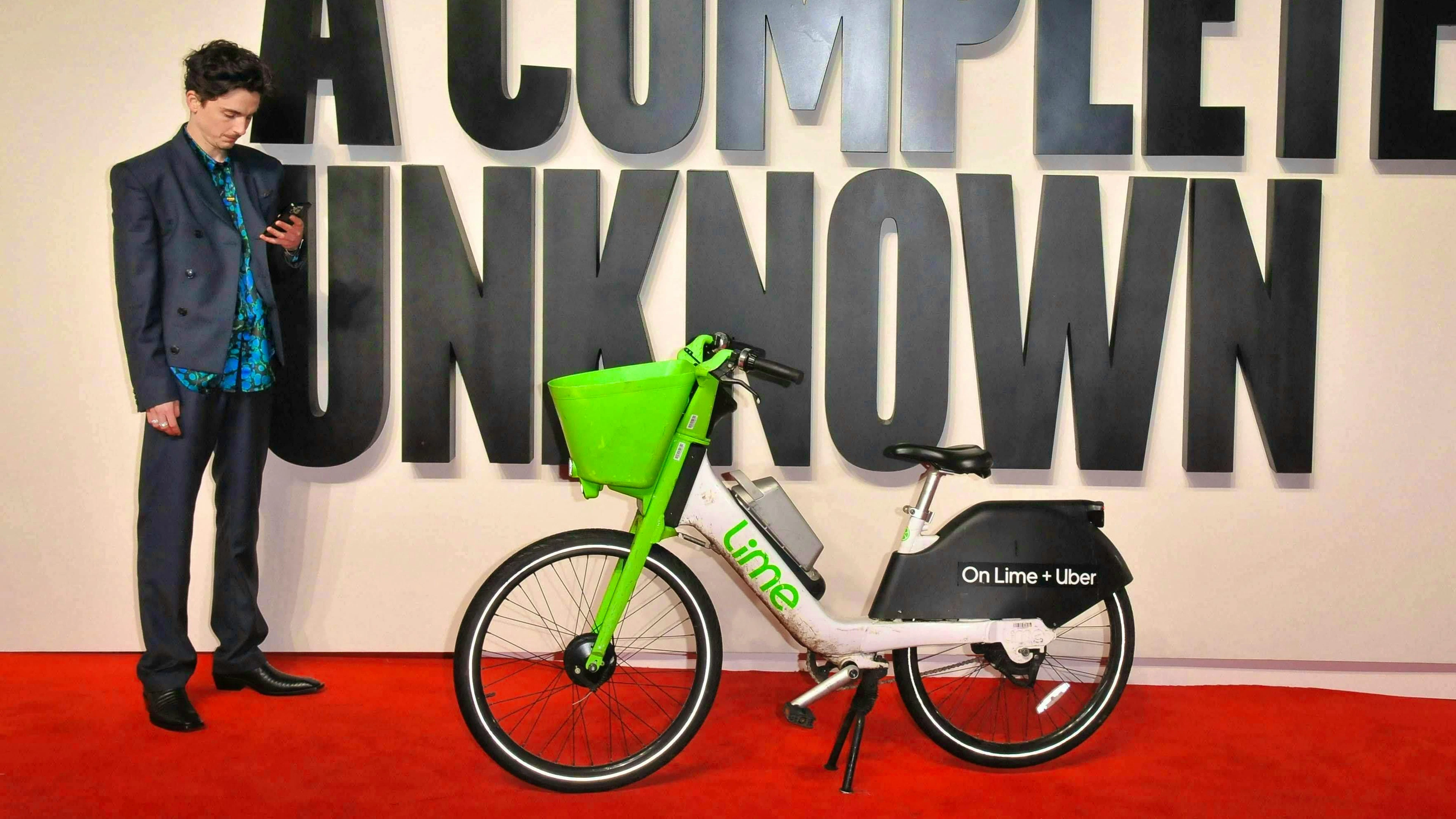 At the UK premiere of "A Complete Unknown" in London, actor Timothée Chalamet turned up on a Lime bike.