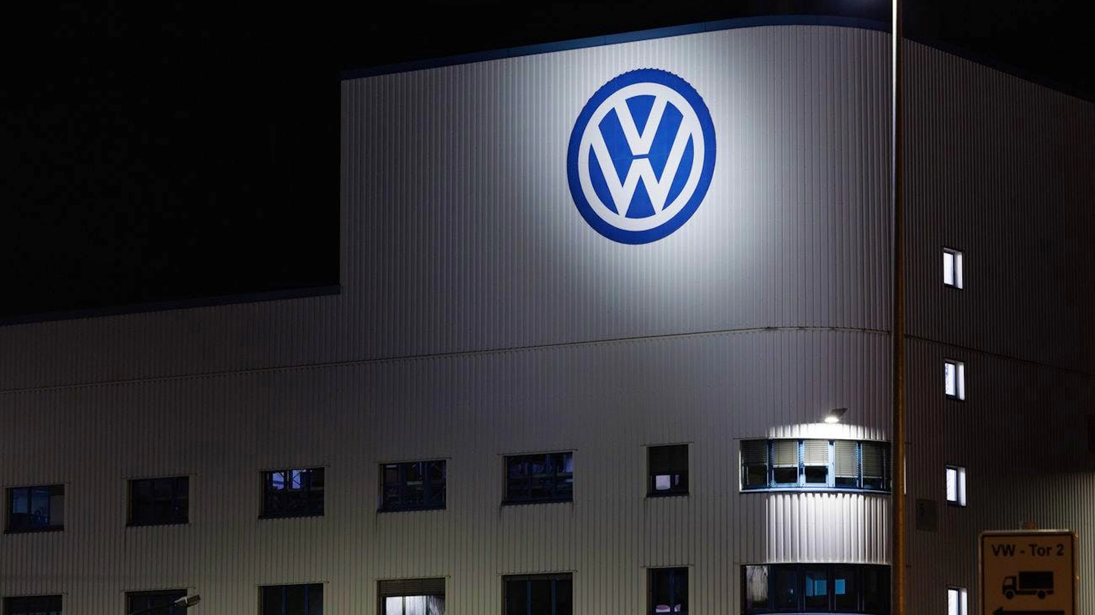 Geht es nach der Konzernleitung, sind die Tage der Werke in Osnabrück (im Bild) und Dresden gezählt. Chinesische Investoren würden dort gern Autos produzieren.