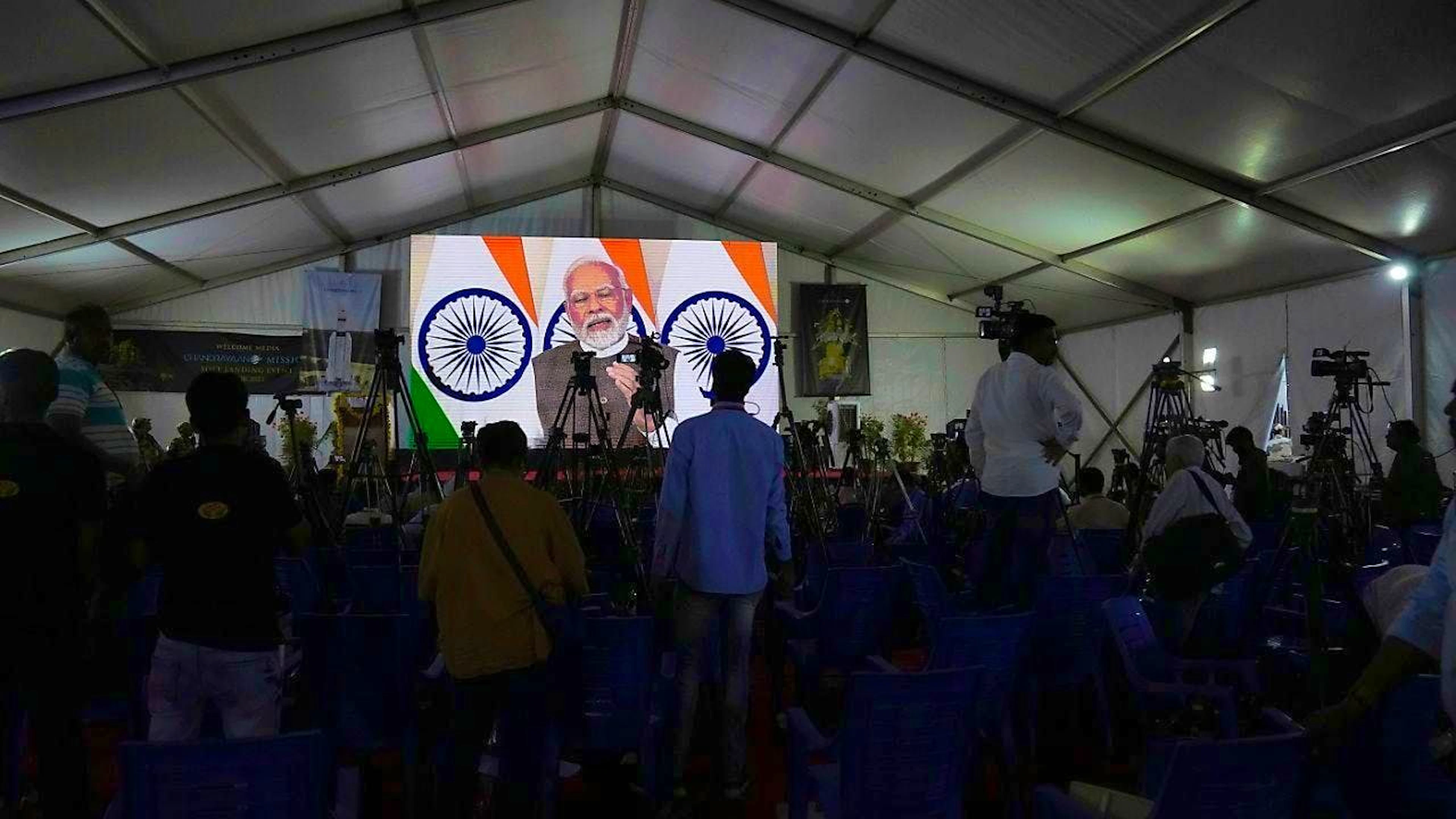 ARCHIVE - Employees of the Indian Space Research Organization (ISRO) and journalists follow the speech of India's Prime Minister Modi after the successful landing of the Chandrayaan-3 spacecraft on the moon. Photo: Aijaz Rahi/AP/dpa