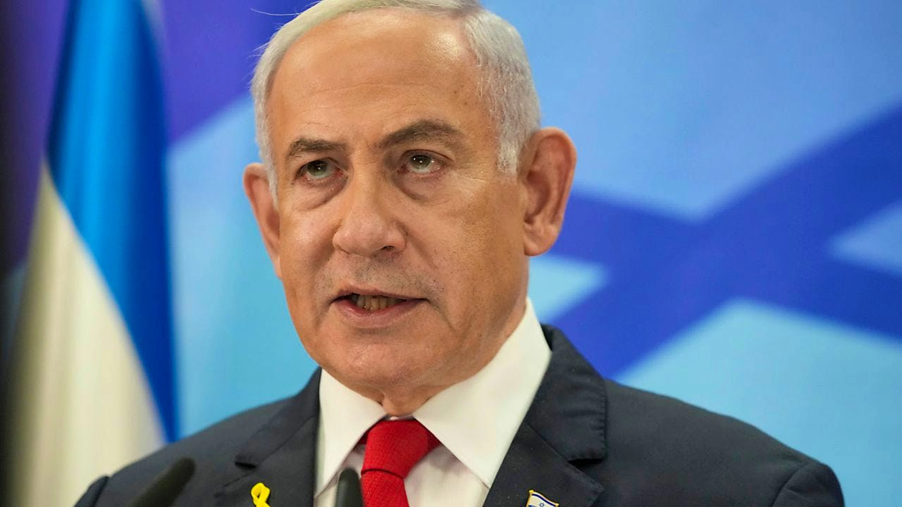 ARCHIV - Der israelische Ministerpräsident Benjamin Netanjahu während einer Pressekonferenz in Jerusalem. Foto: Maya Alleruzzo/AP/dpa