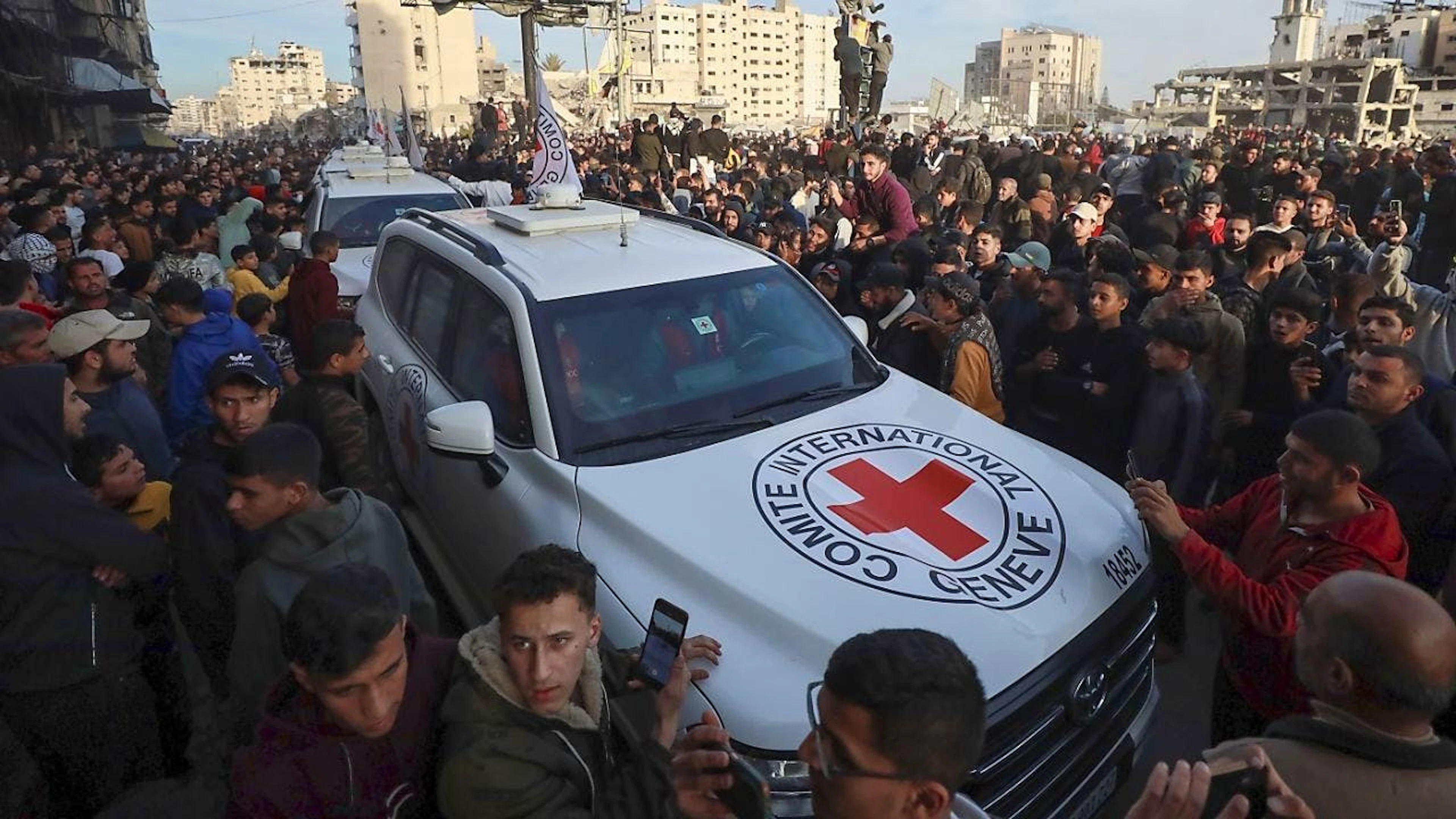 Trois otages israéliens et cinq Thaïlandais ont été libérés jeudi à Gaza en échange de 110 prisonniers palestiniens détenus par Israël.