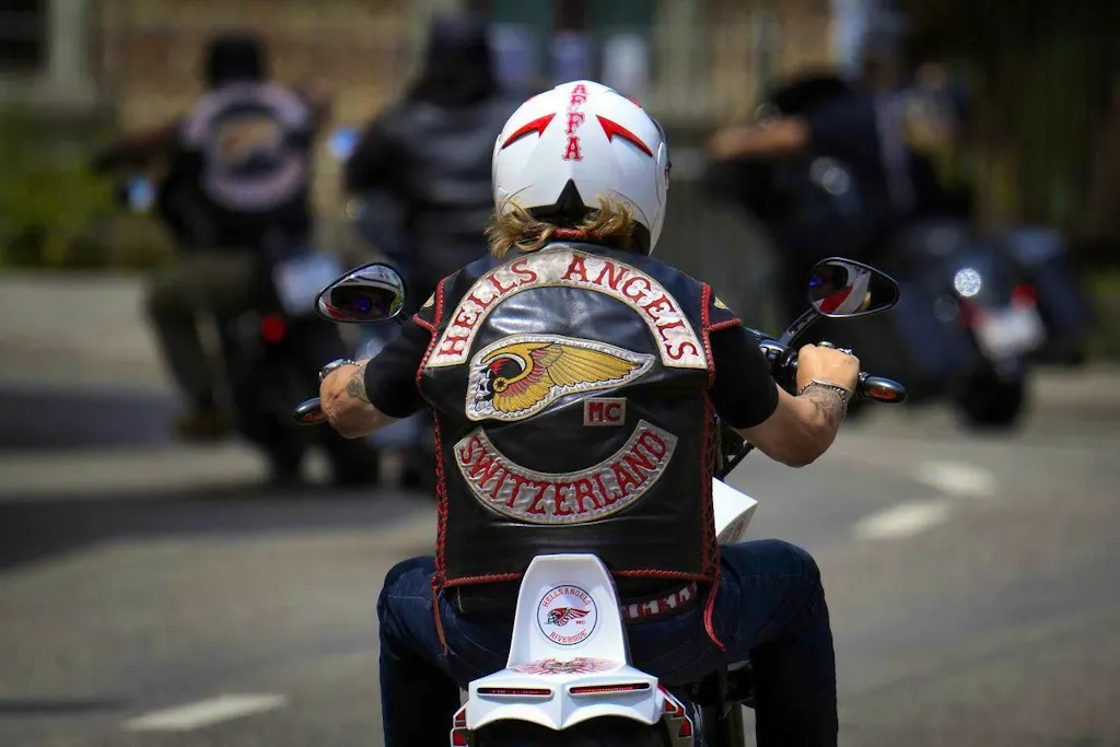 Berner pretends to be a Hells Angel - real rockers beat him up