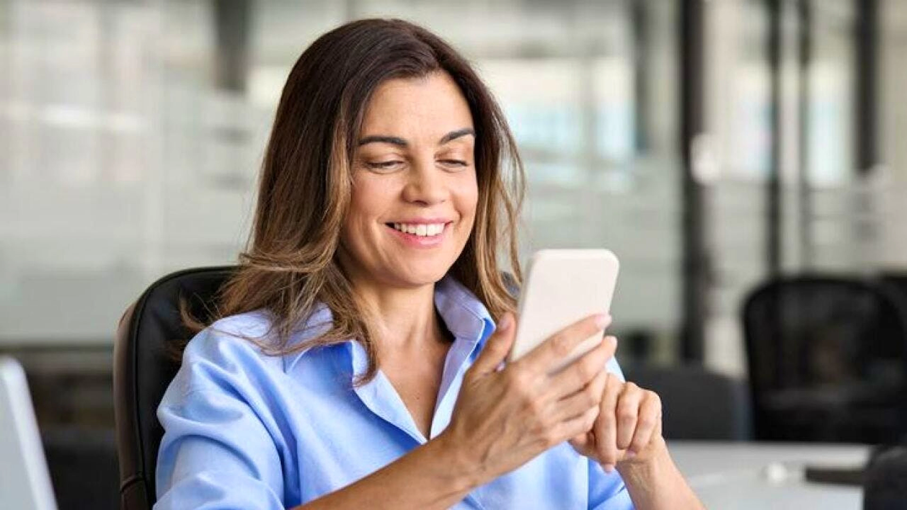 L'uso del cellulare è parecchio diffuso anche sul posto di lavoro.