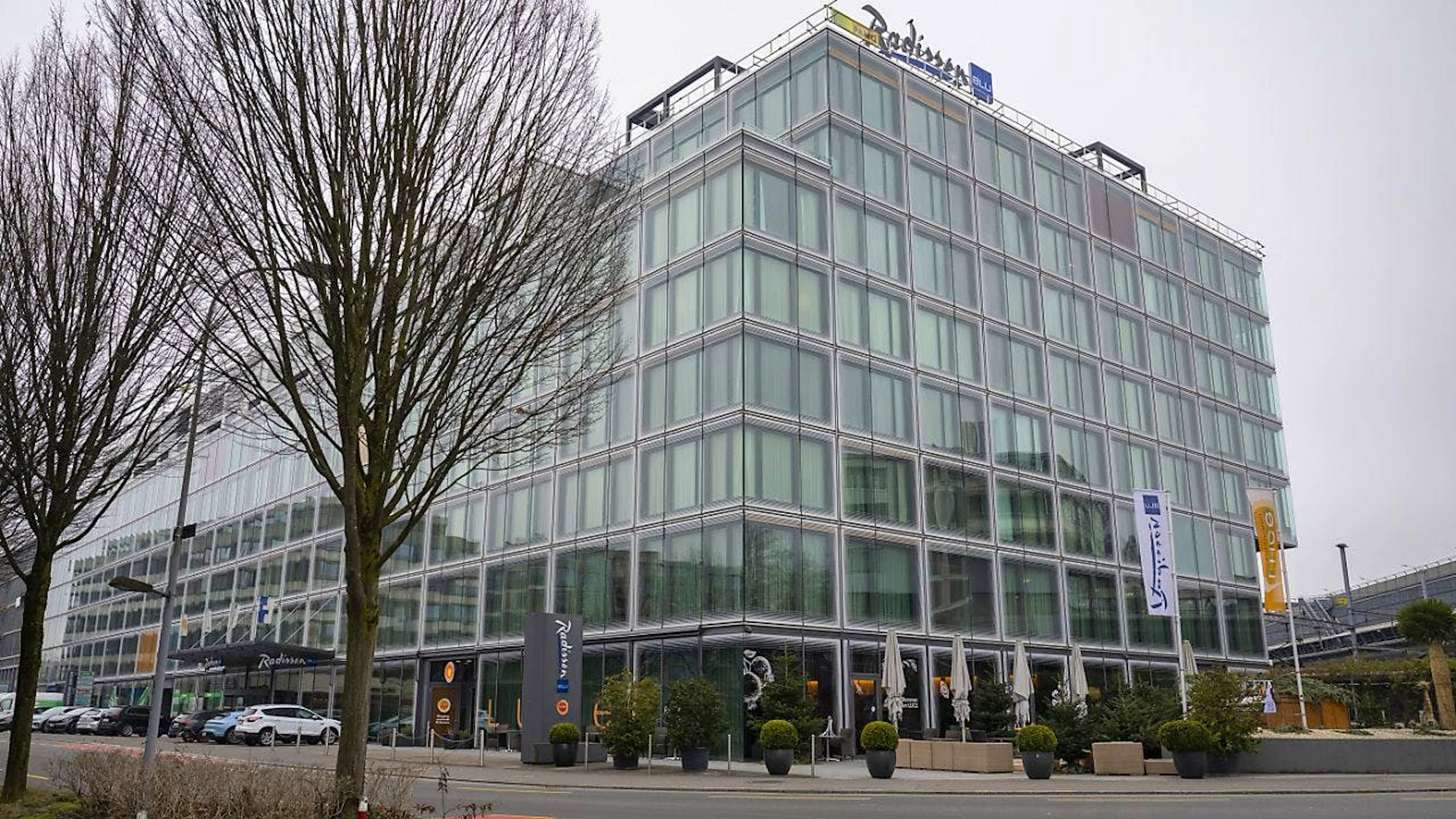 Das Hotel Radisson in Luzern, in dem das Kriminalgericht aus Platzgründen den Betrugsprozess gegen fünf Kadermänner der Verkehrsbetriebe Luzern durchführt. (Archivaufnahme)