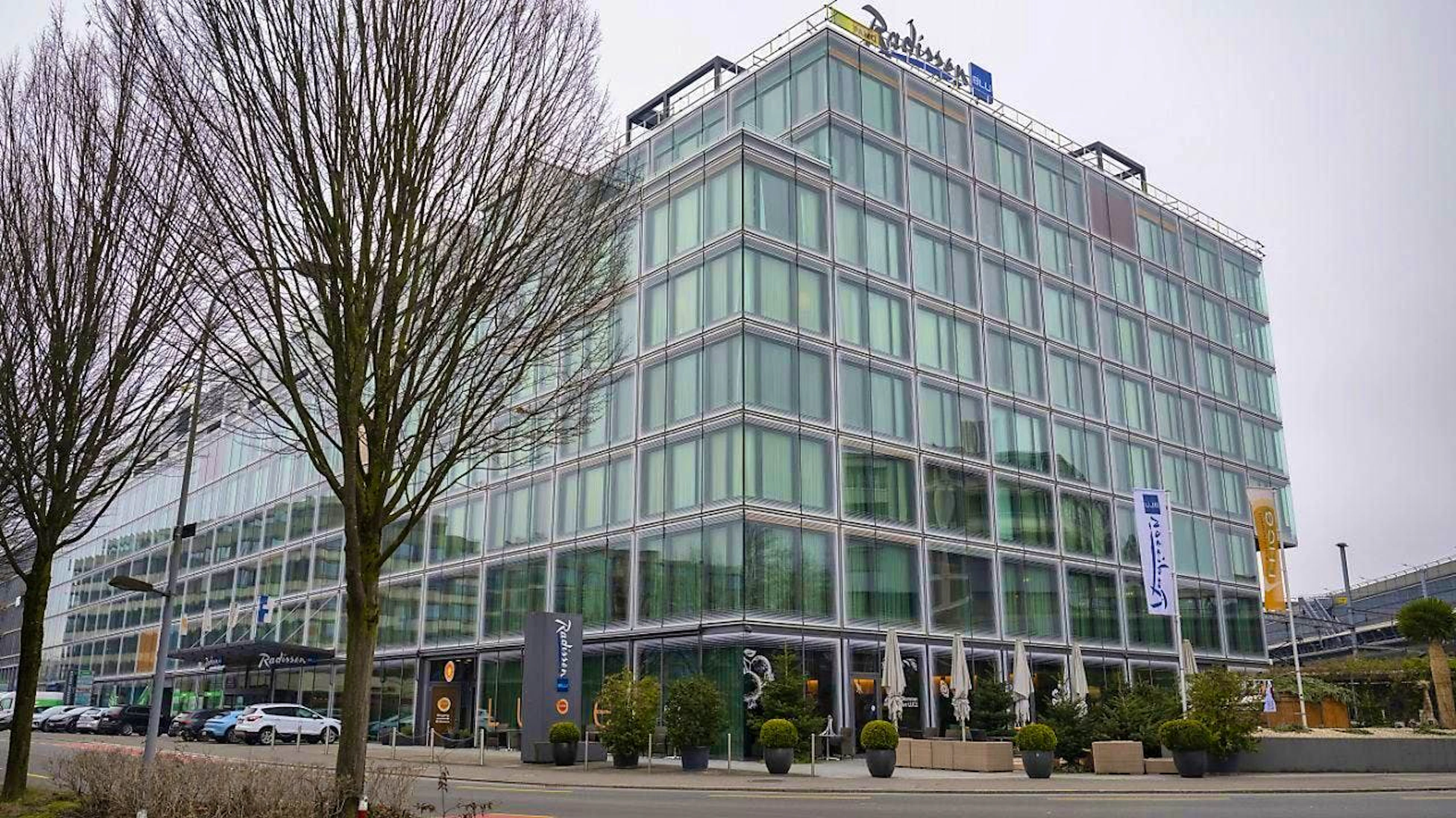 The Radisson Hotel in Lucerne, where the criminal court is holding the fraud trial against five managers of the Lucerne public transport company due to lack of space. (archive photo)