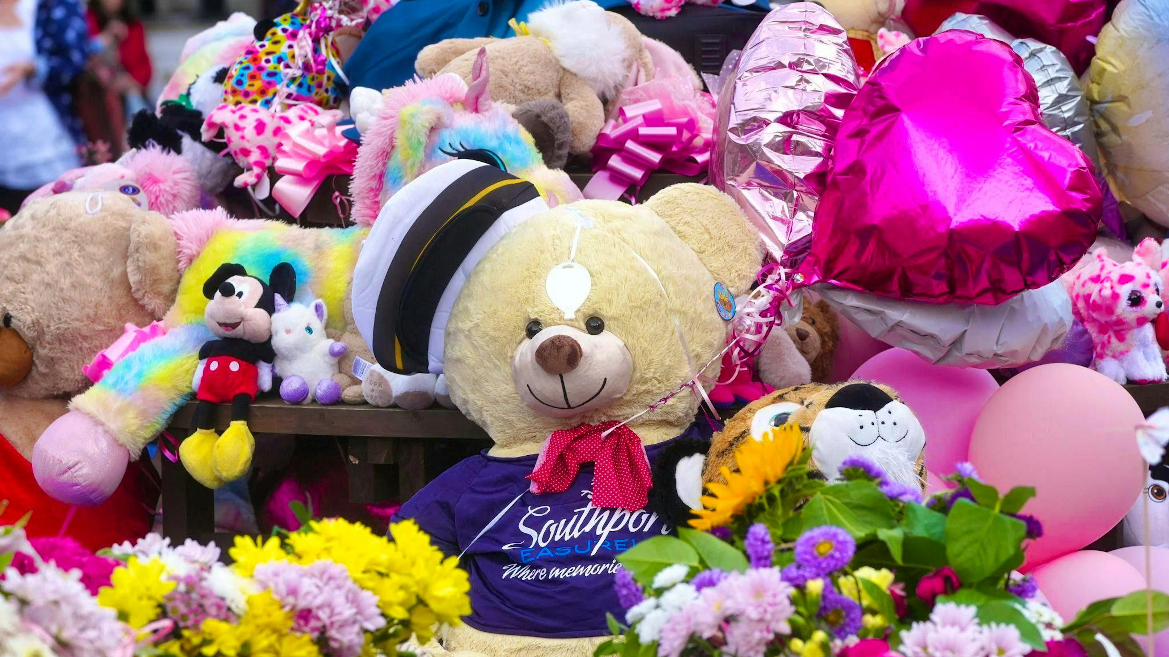 Many people laid flowers and memorials after the knife attack. (archive picture)