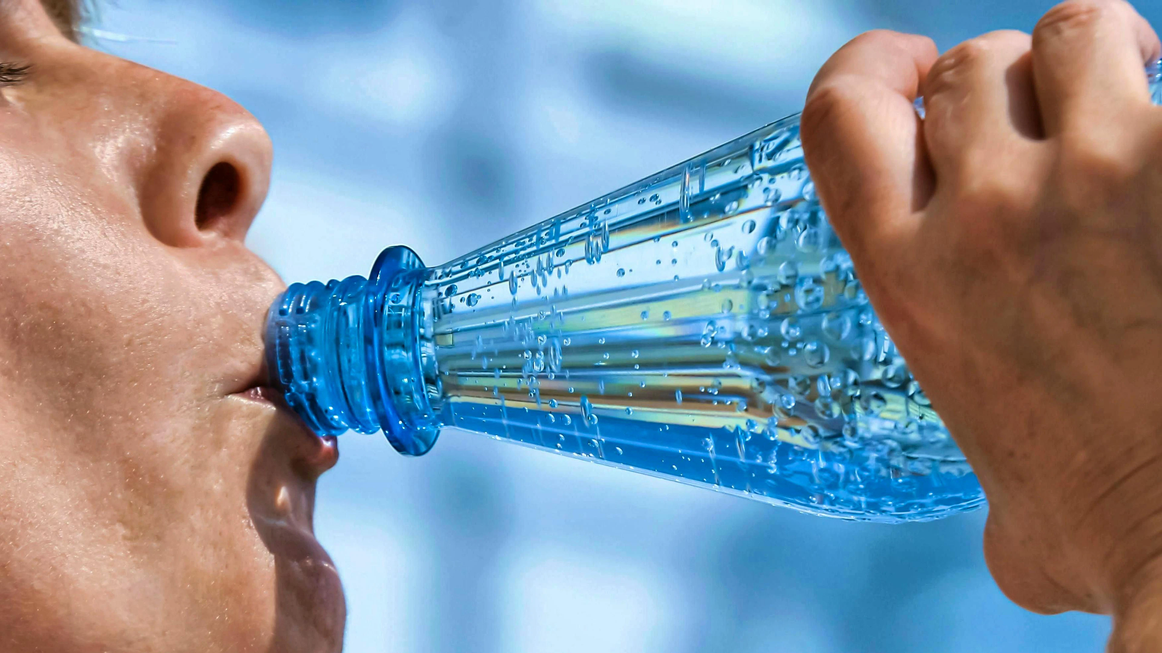 According to a study, carbonated water can help with weight loss.