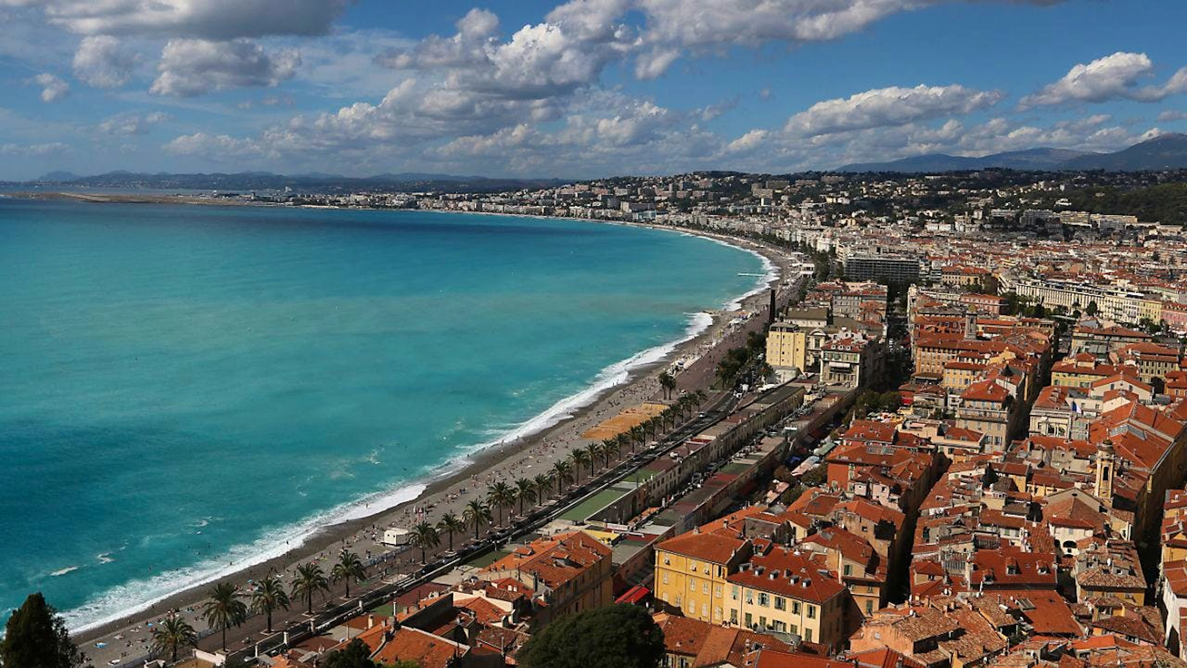 ARCHIV - Die Altstadt ist vom «Parc de la Colline du Château» in Nizza zu sehen. Im südfranzösischen Nizza sind große Kreuzfahrschiffe künftig nicht mehr willkommen. Foto: Ina Fassbender/dpa/Archivbild