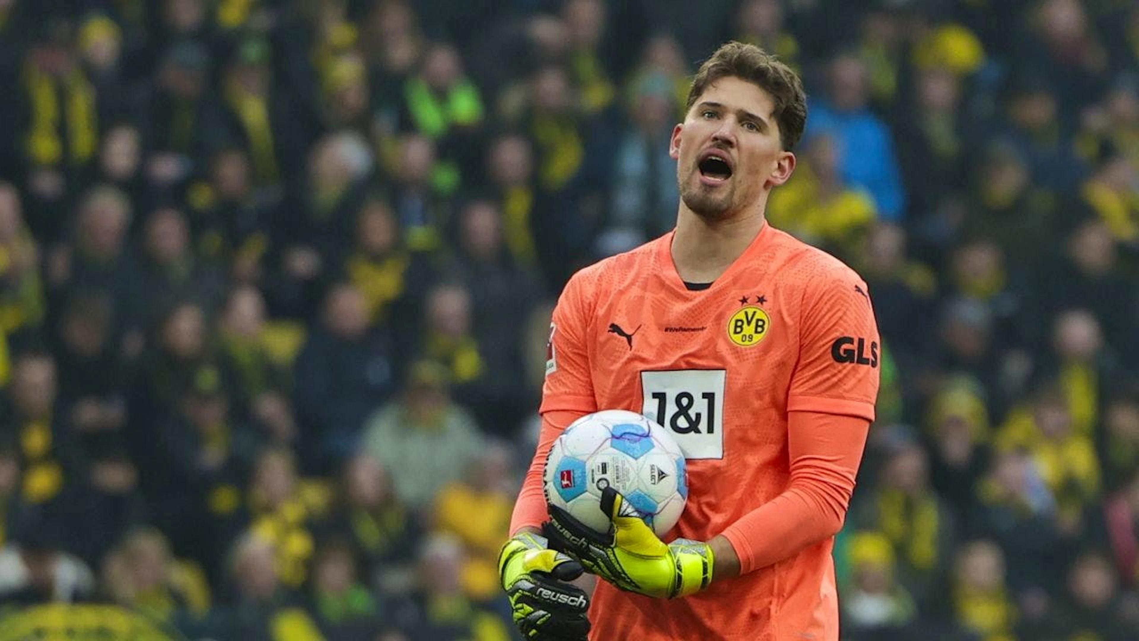 BVB-Goalie Gregor Kobel regt sich auf, denn sein Team gibt gegen Werder Bremen einen 2:0-Vorsprung preis