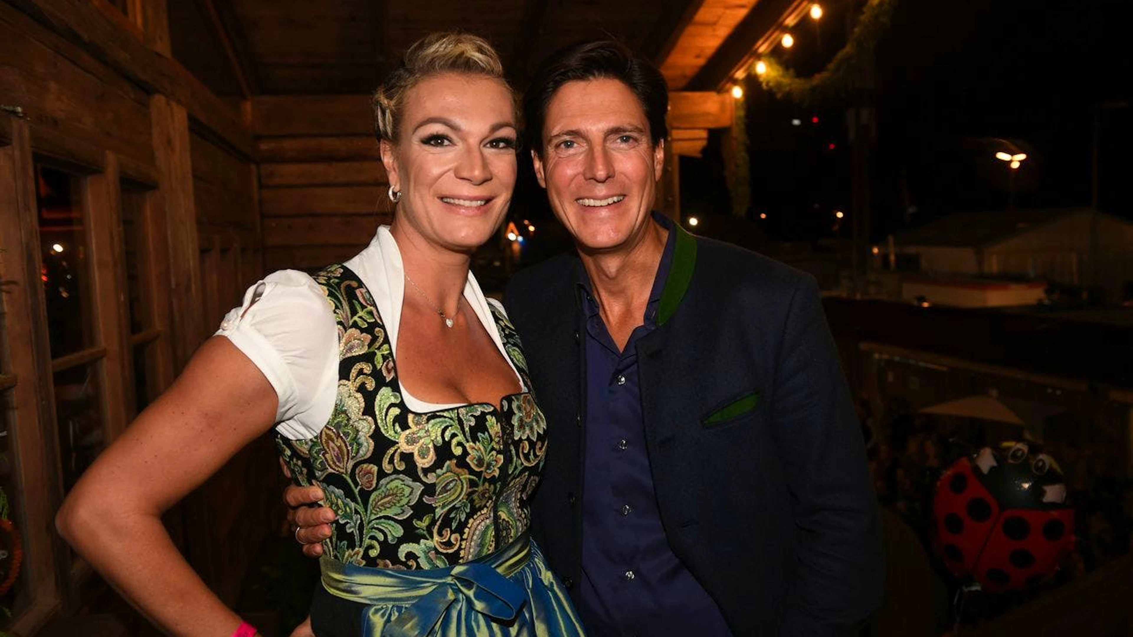 Ex-Skirennfahrerin Maria Höfl-Riesch und ihr Mann Marcus Höfl am Oktoberfest 2022.