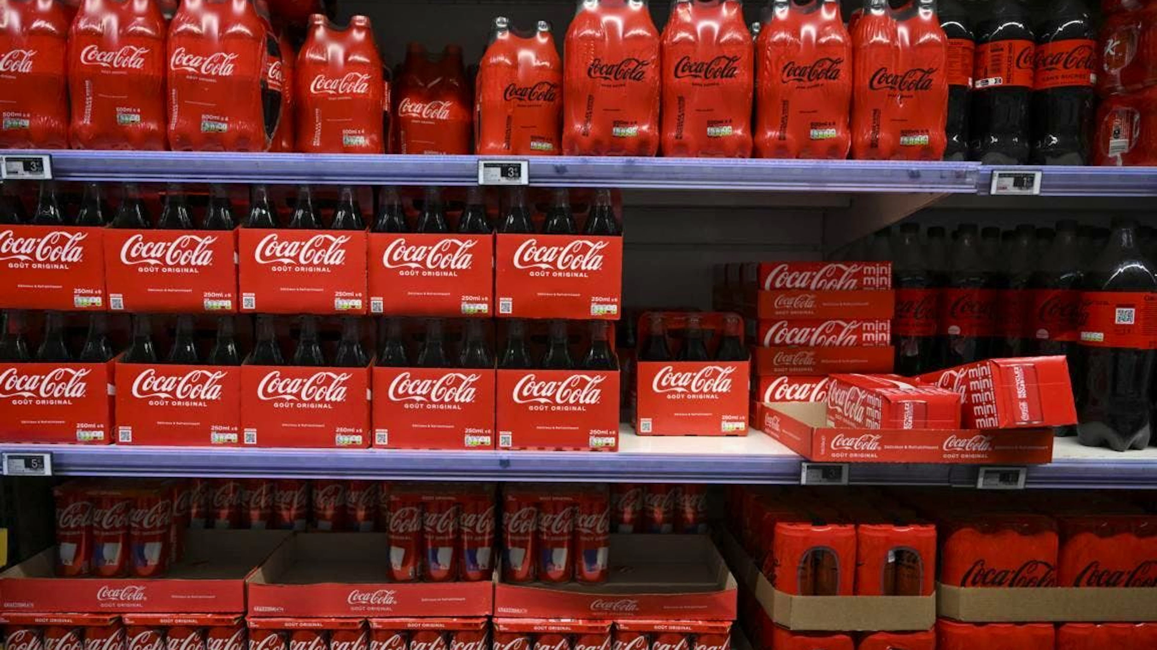 Chlorat-Alarm bei Coca-Cola: Der Getränkehersteller ruft verschiedene Produkte in Europa zurück.