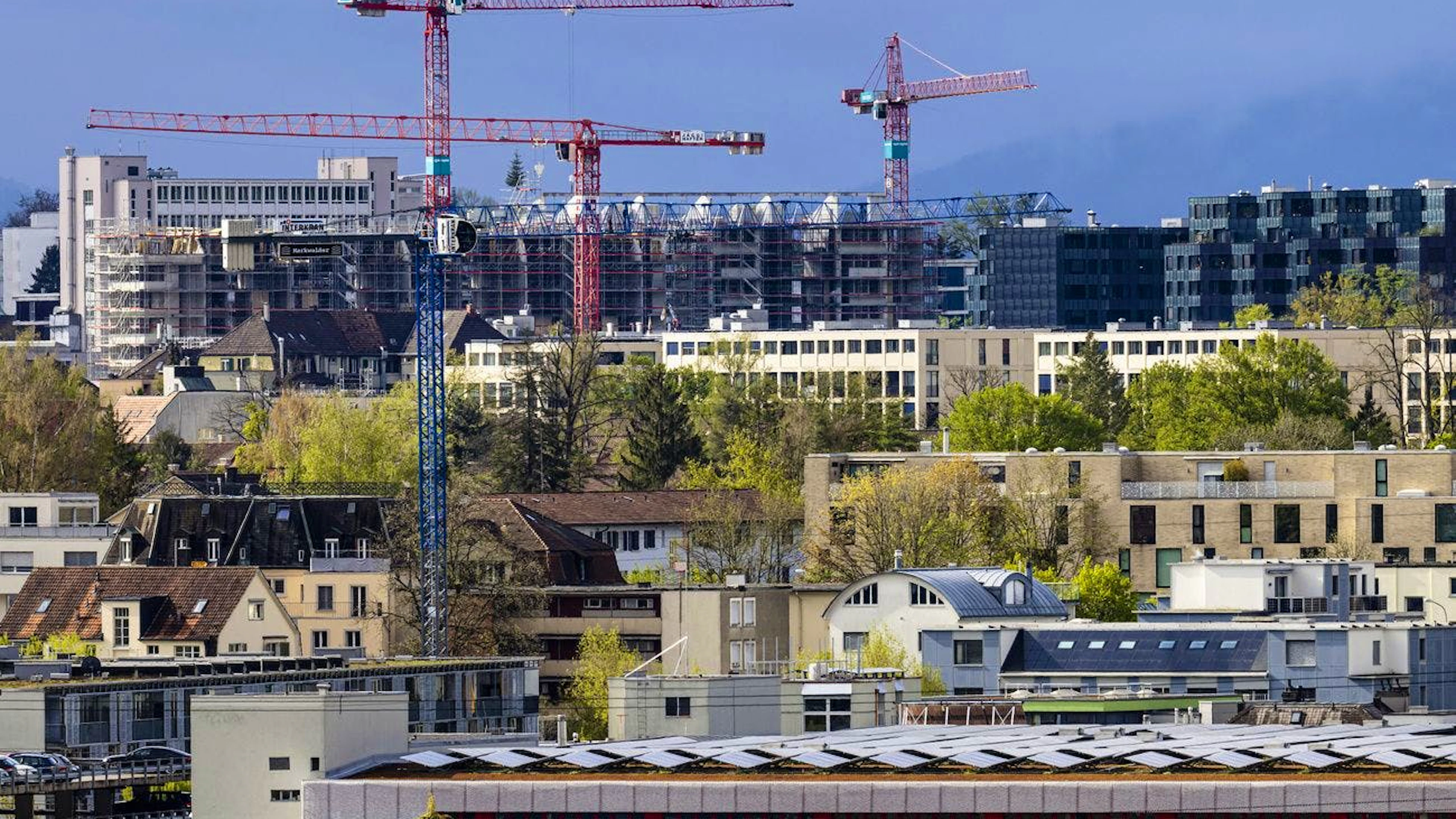 Im Kanton Zürich kommen gleich drei Wohninitativen vors Volk. (Symbolbild)