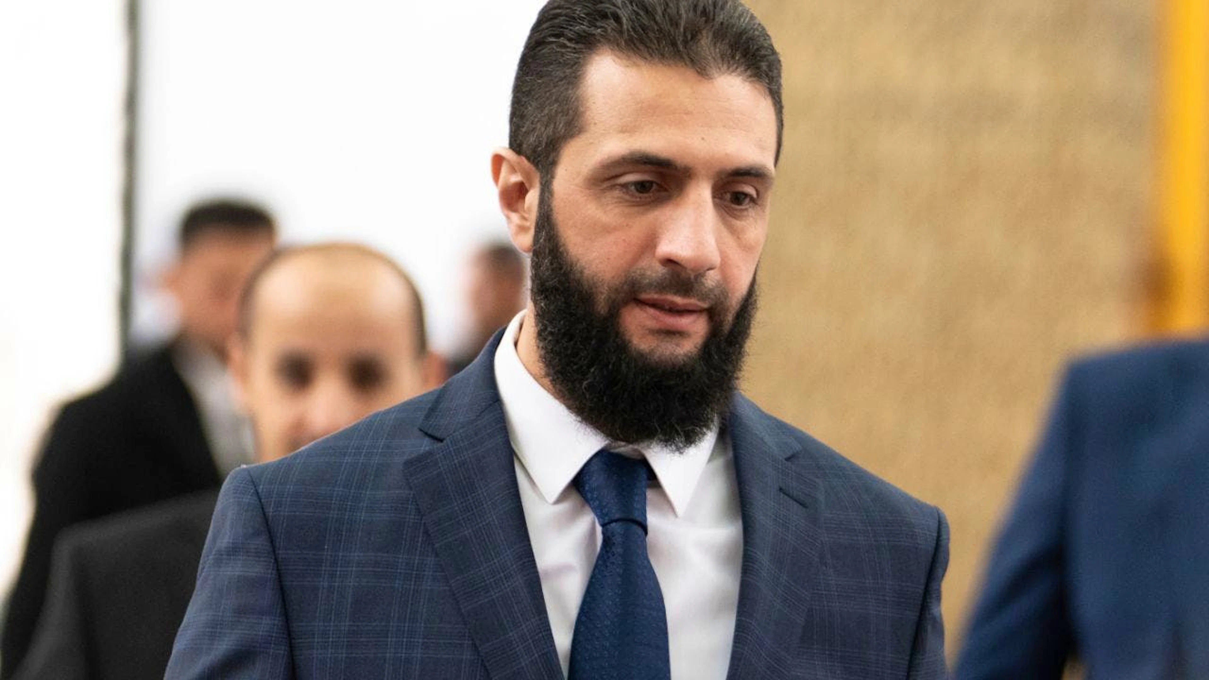 ARCHIV - Ahmed al-Scharaa, auch bekannt als Abu Mohammed al-Dschulani. Foto: Mosa'ab Elshamy/AP/dpa