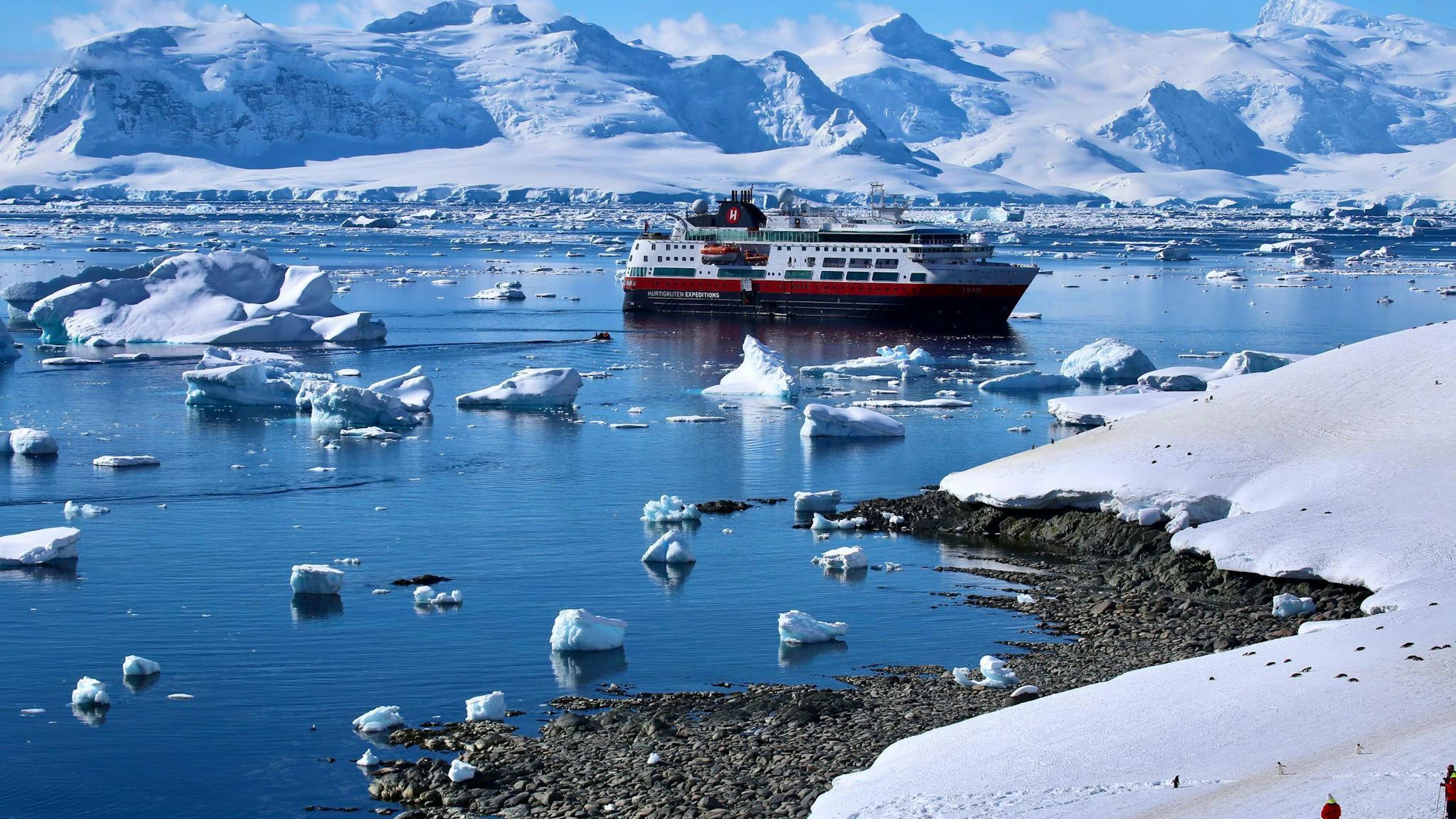 Mit einem Schiff die eisigen Gewässer der Antarktis zu befahren, ist für viele ein Traum.