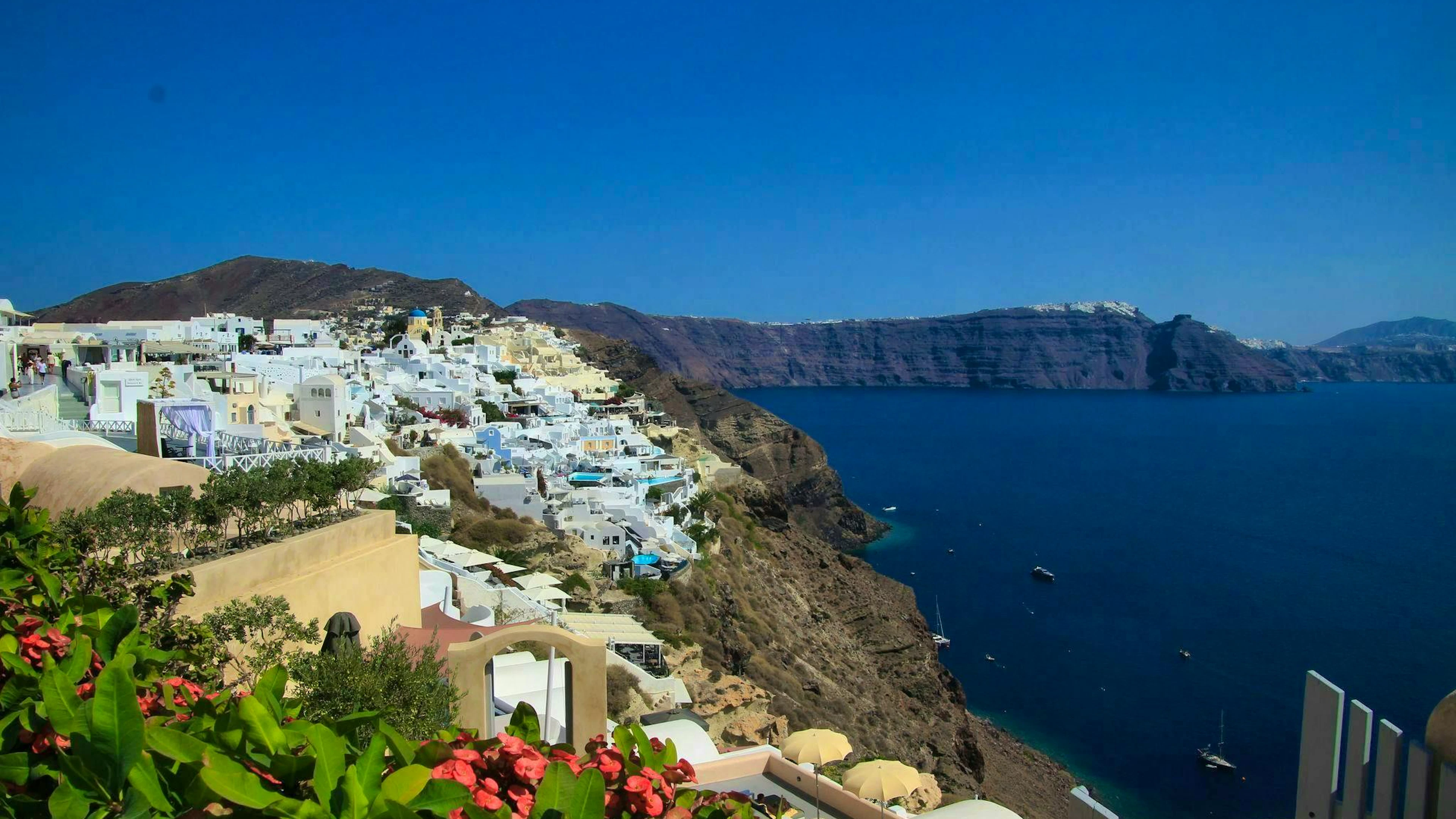 View of the sea of houses on the Greek island of Santorini.
